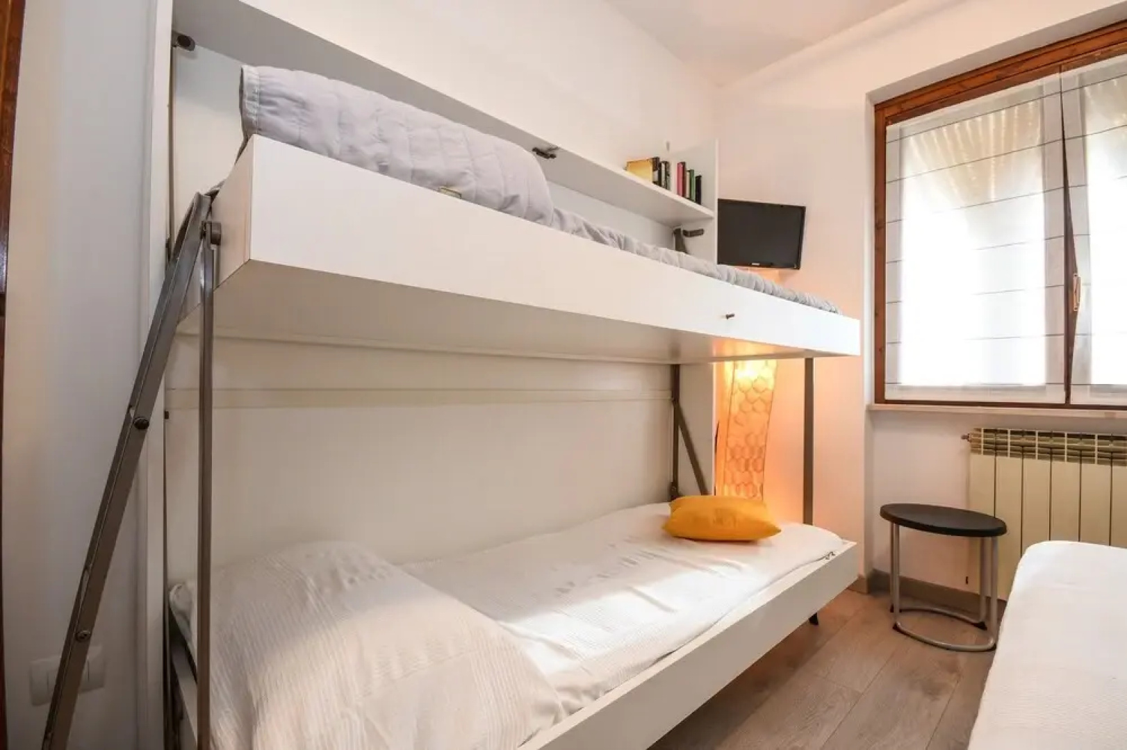 Zoe Apartment