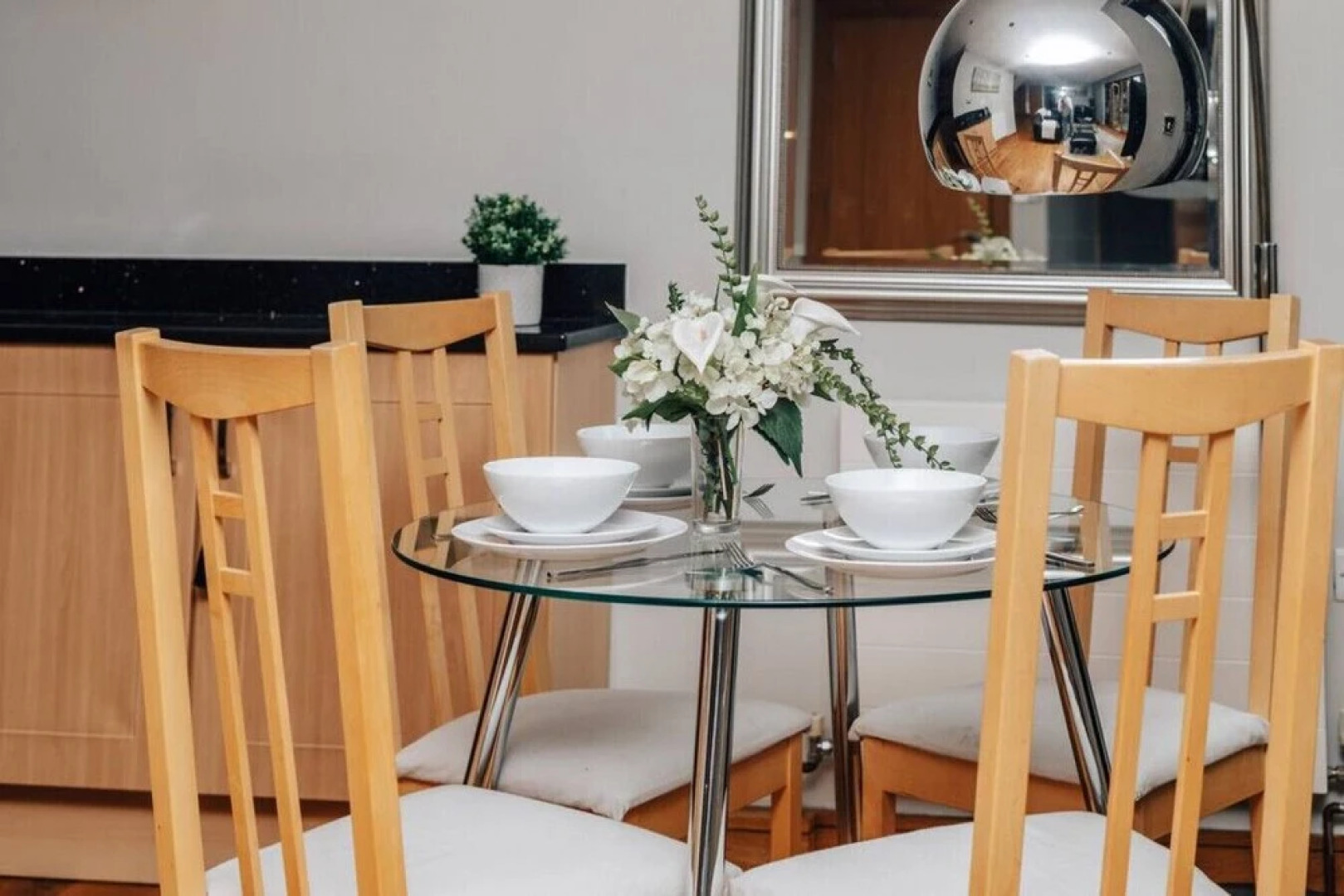 The Herringbone - 3 Bed With Parking Pet Friendly