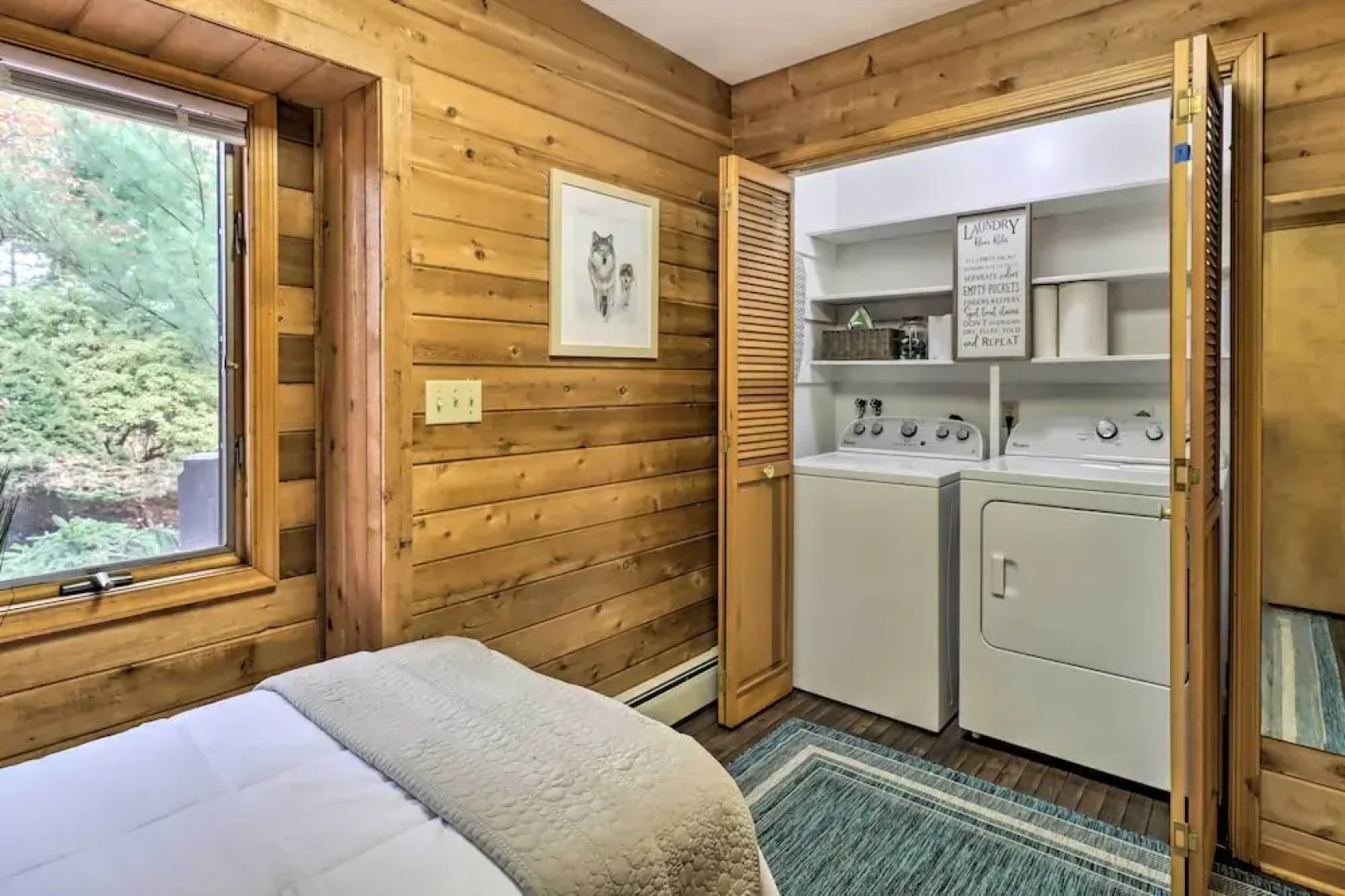 Outdoor Theater, Deck & Fire Pit: Poconos Retreat