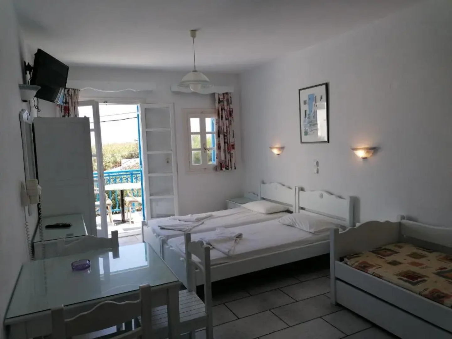 Flora Apartments & Studios