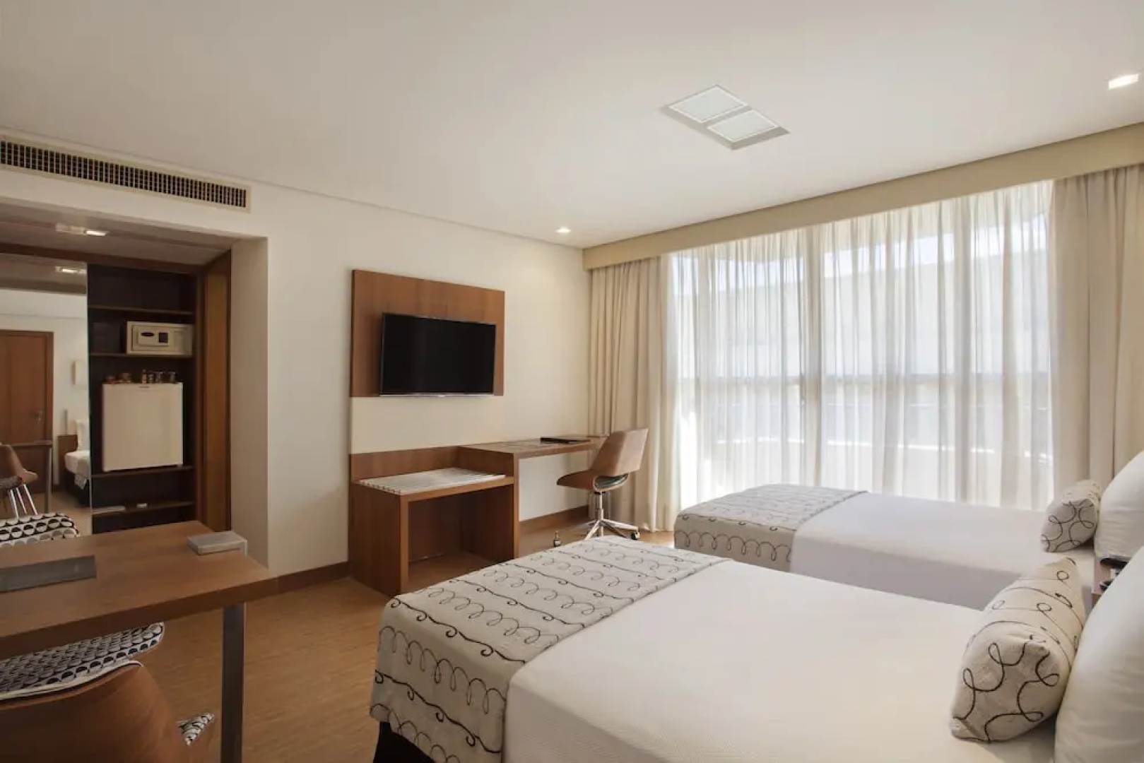 Naoum Plaza Hotel