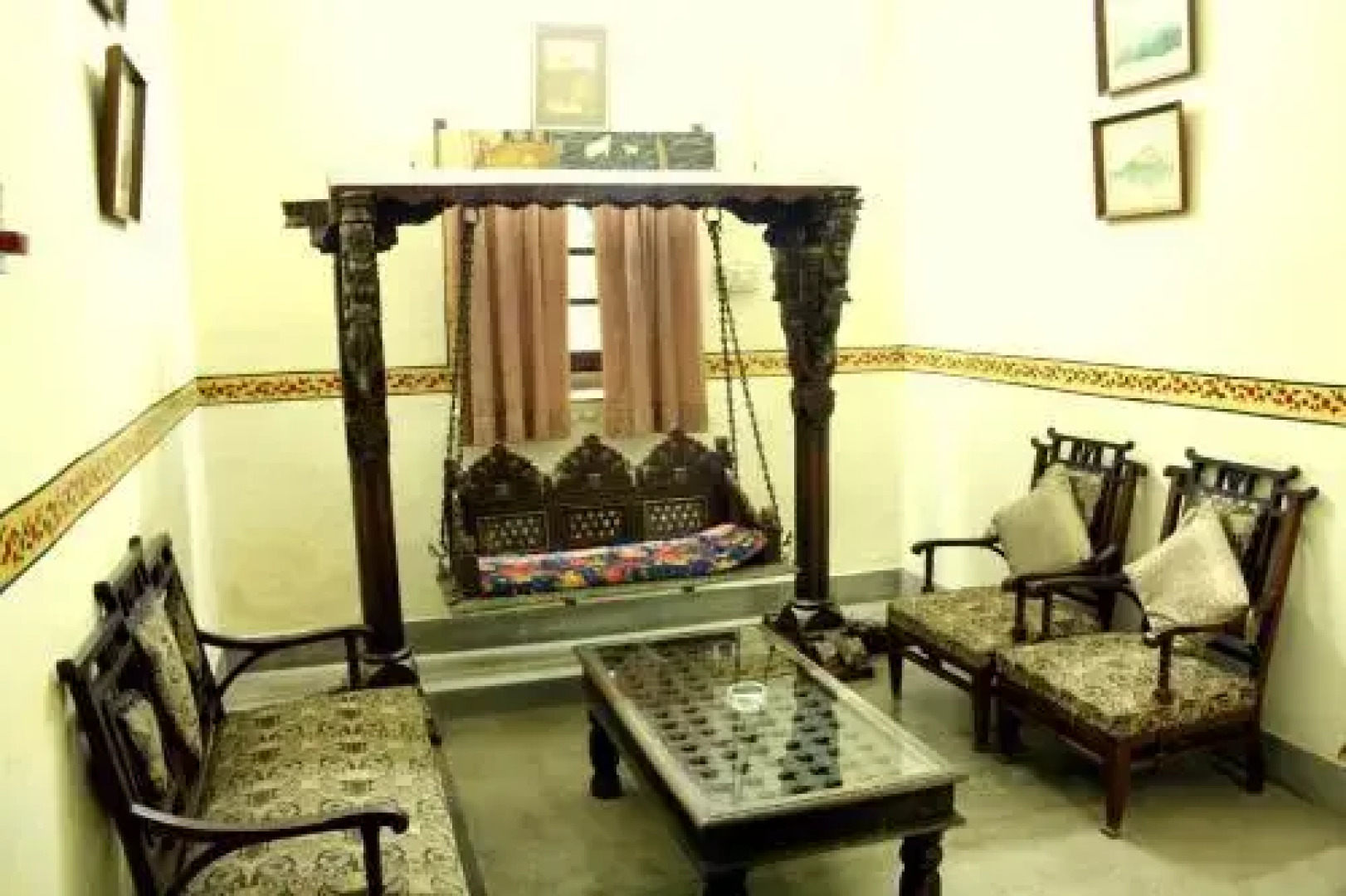 Ishwari Niwas Palace