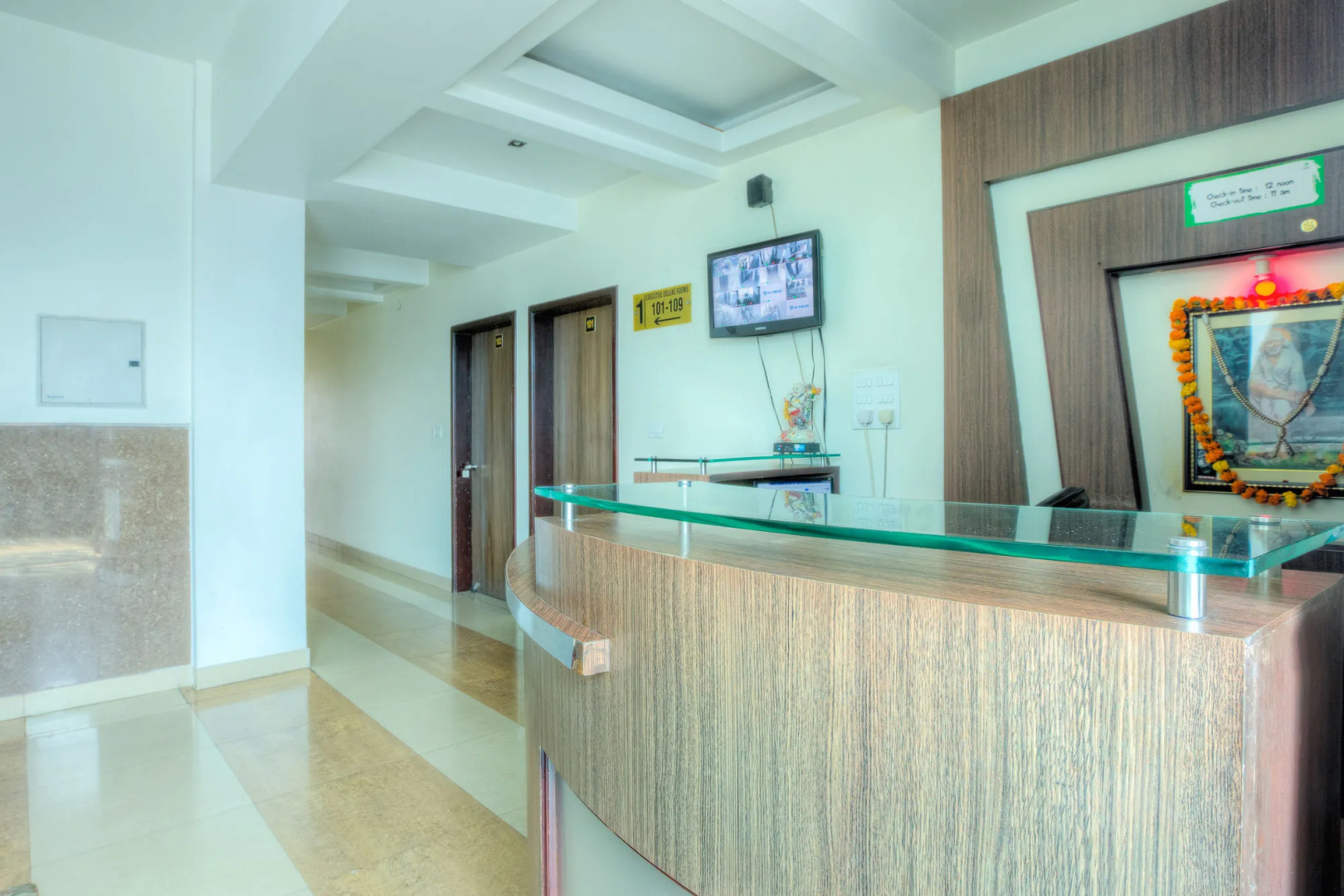 Treebo Shivam Inn Near Singapore Mall