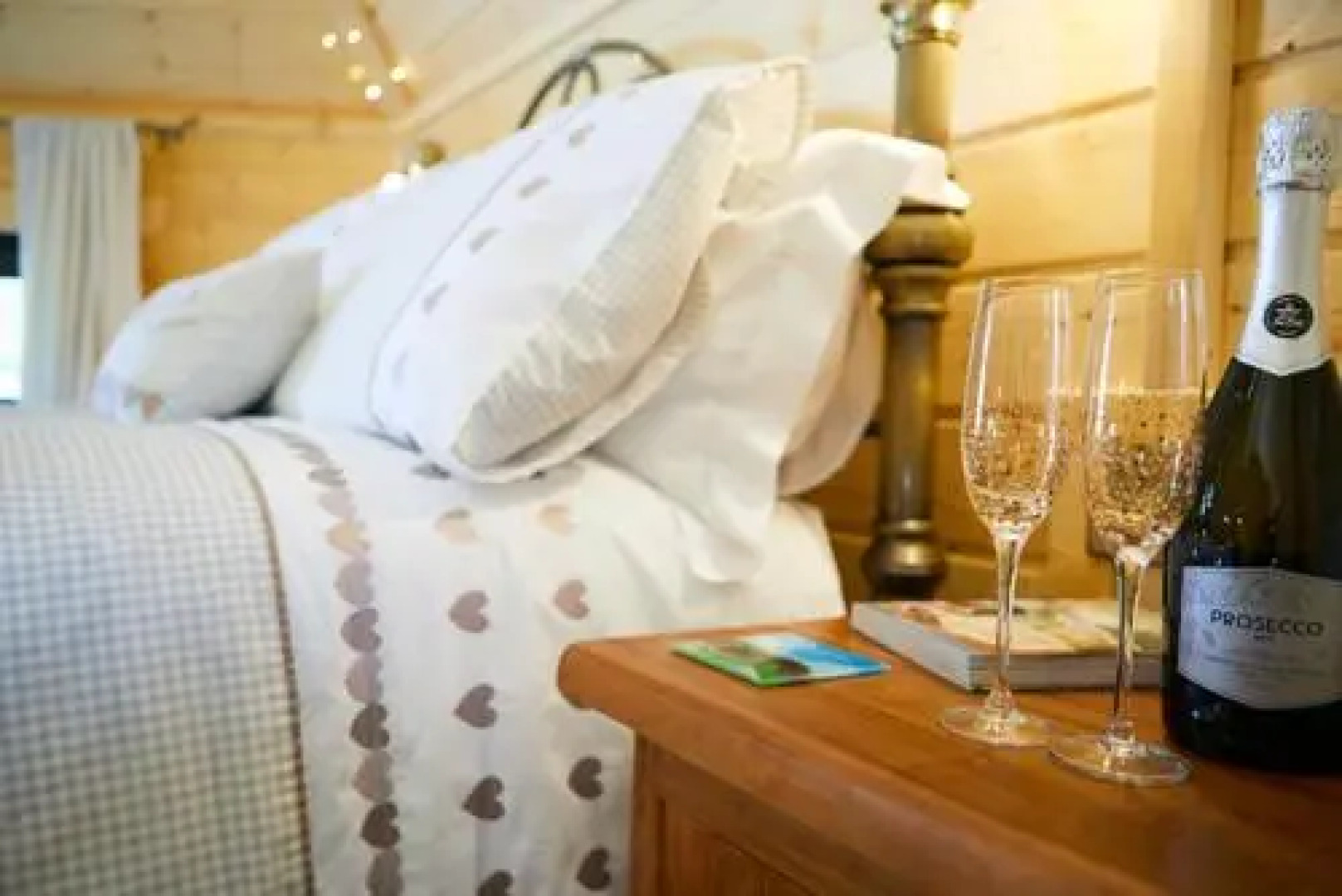 Pinewood Park-Tipis Hot Tubs And Lodges