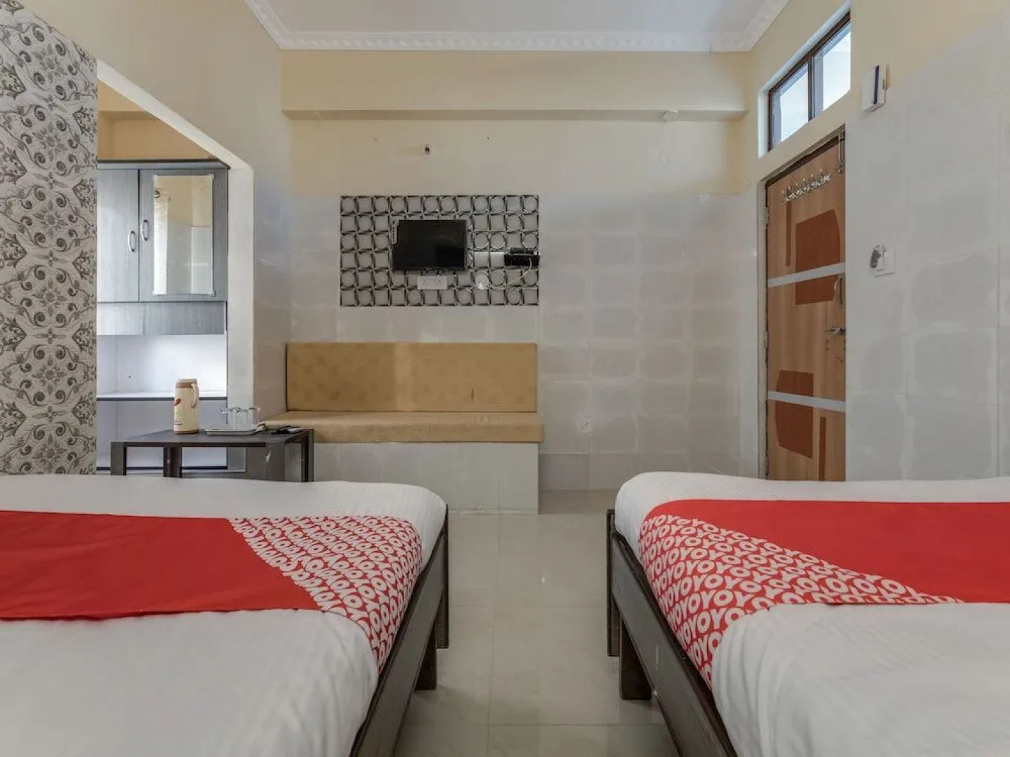 OYO 12984 Hotel Karwees Inn