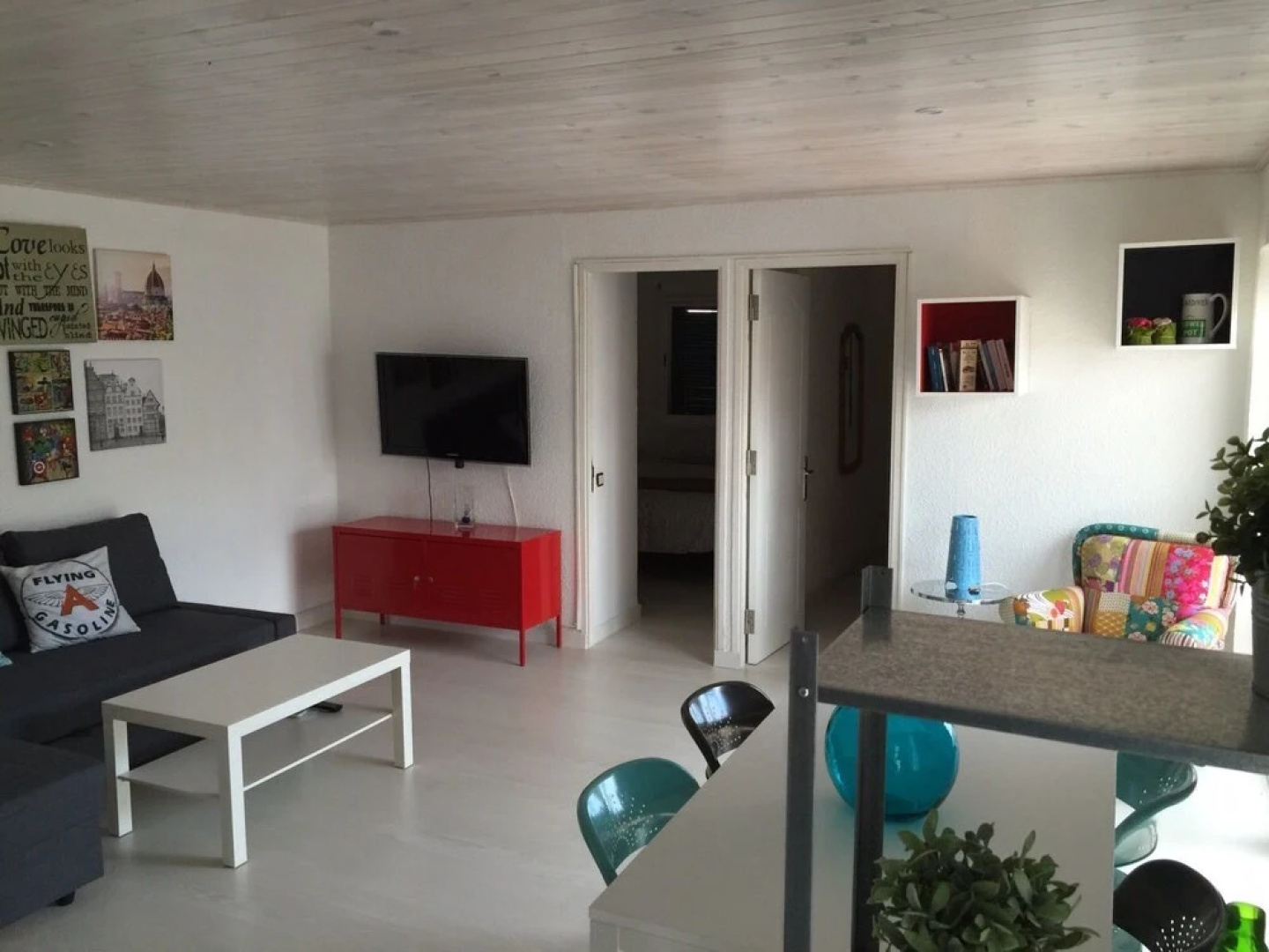 Lightbooking - View and pool