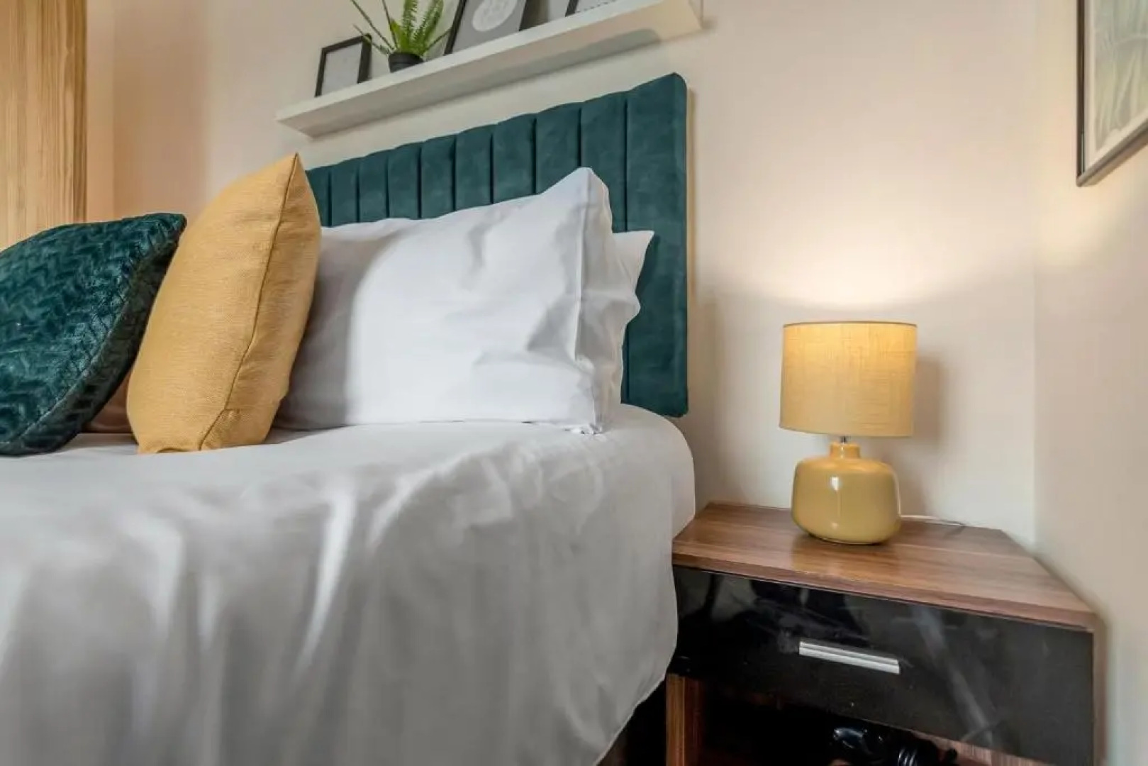 Reepham Rest - 2 Bedroom, Free Parking, 390 Mbps Wifi, Netflix, Fully Equipped kitchen - Ginger & Gold ltd