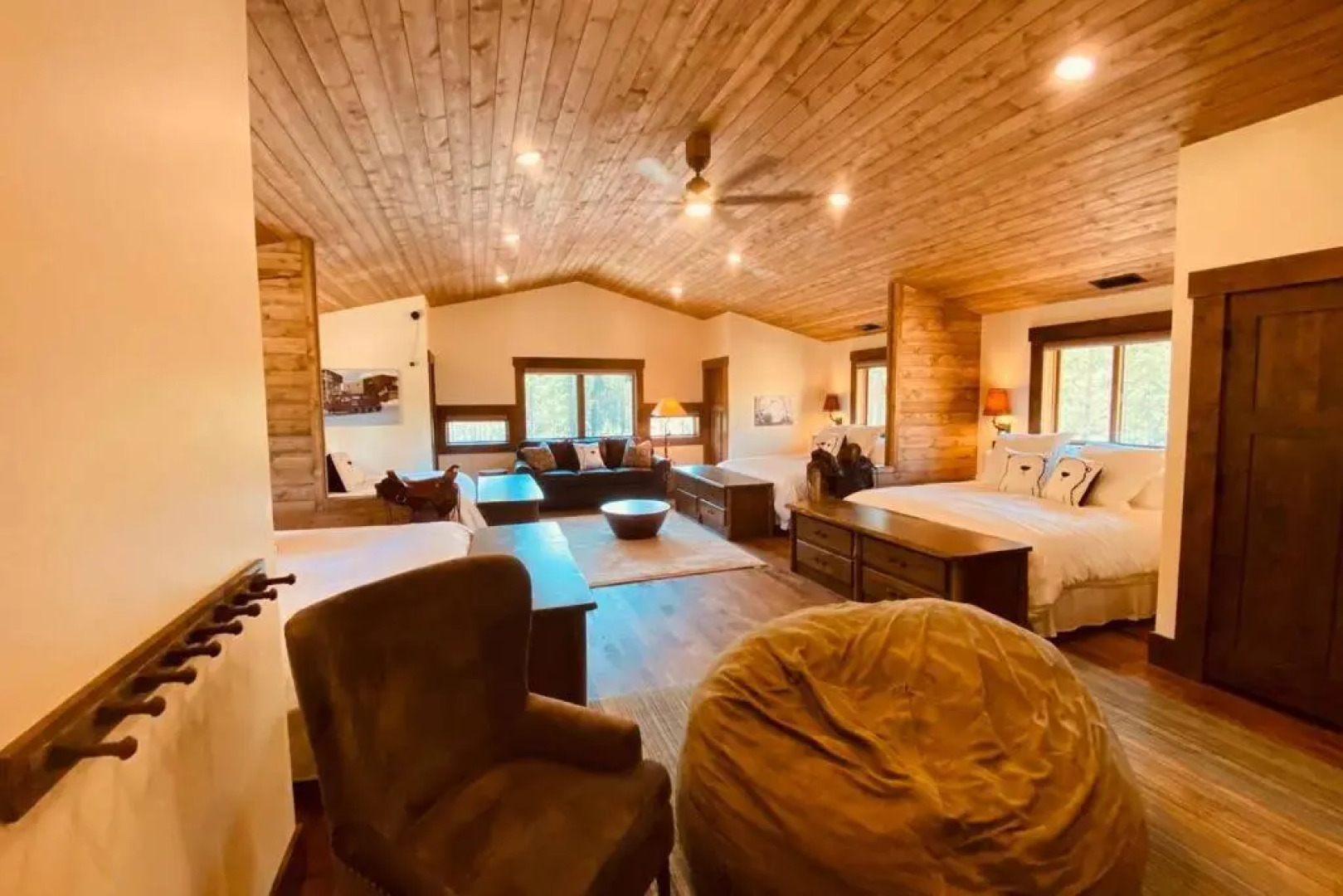 Yellowstone Crossing Lodge