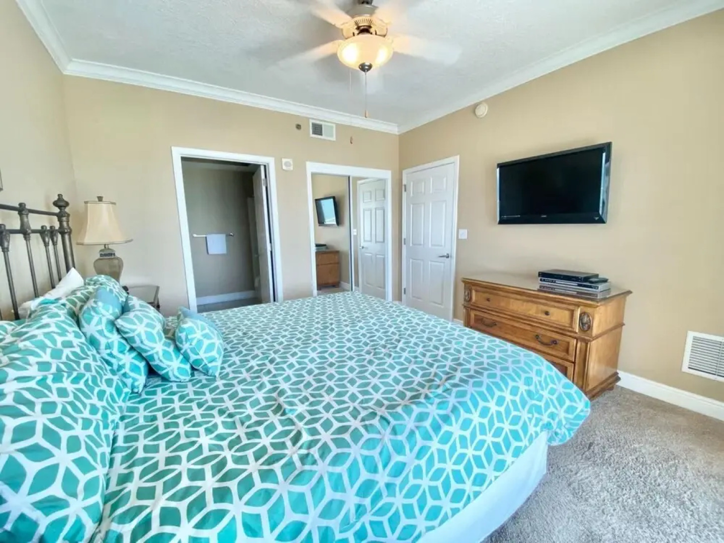 Crystal Shores West By Youngs Sun Coast