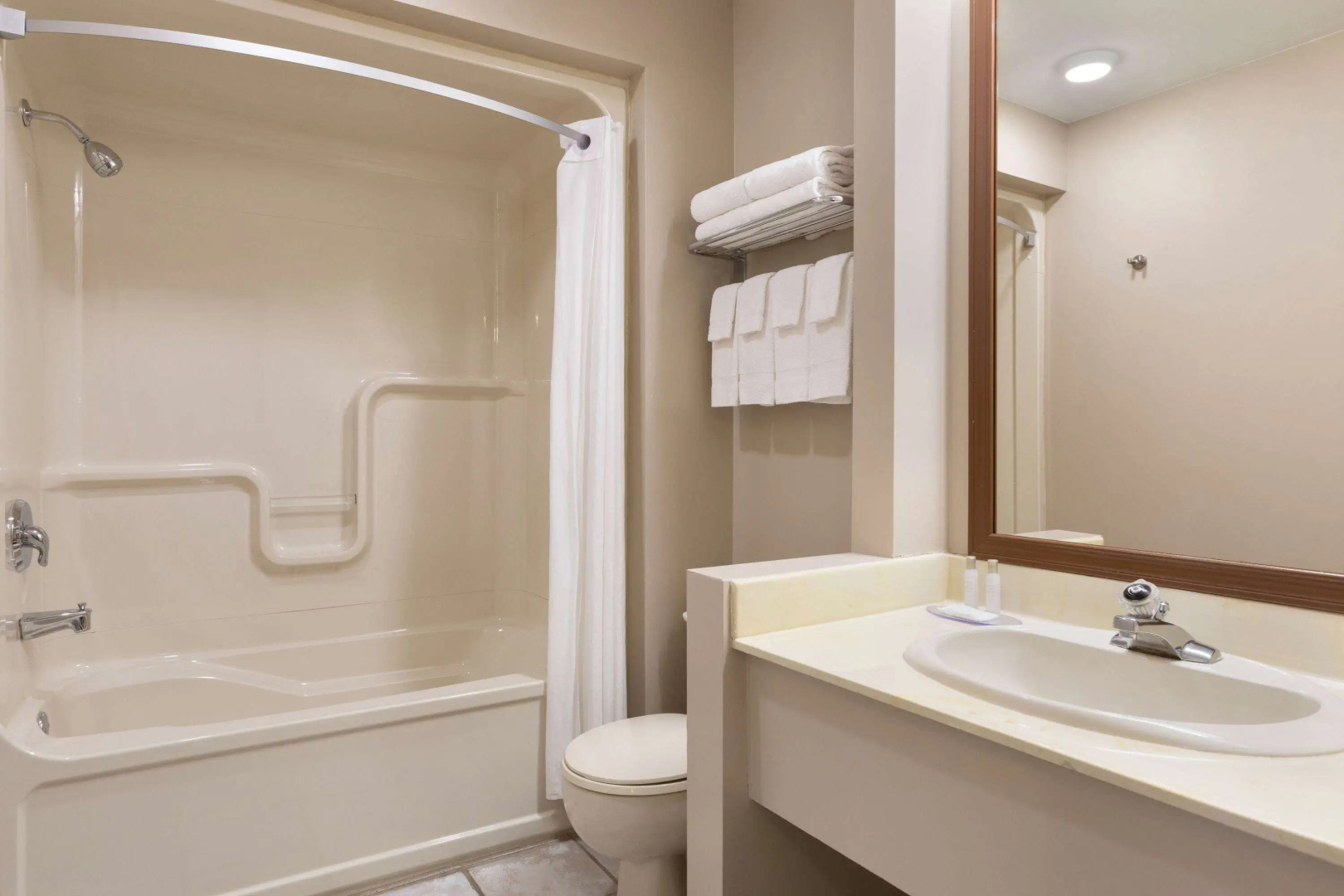 Travelodge by Wyndham Simcoe