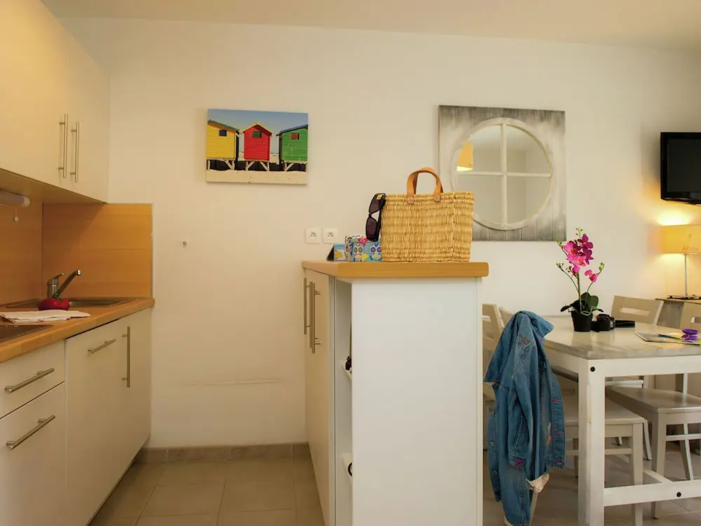 Modern Apartment Near the Relais Thalasso Thermes spa