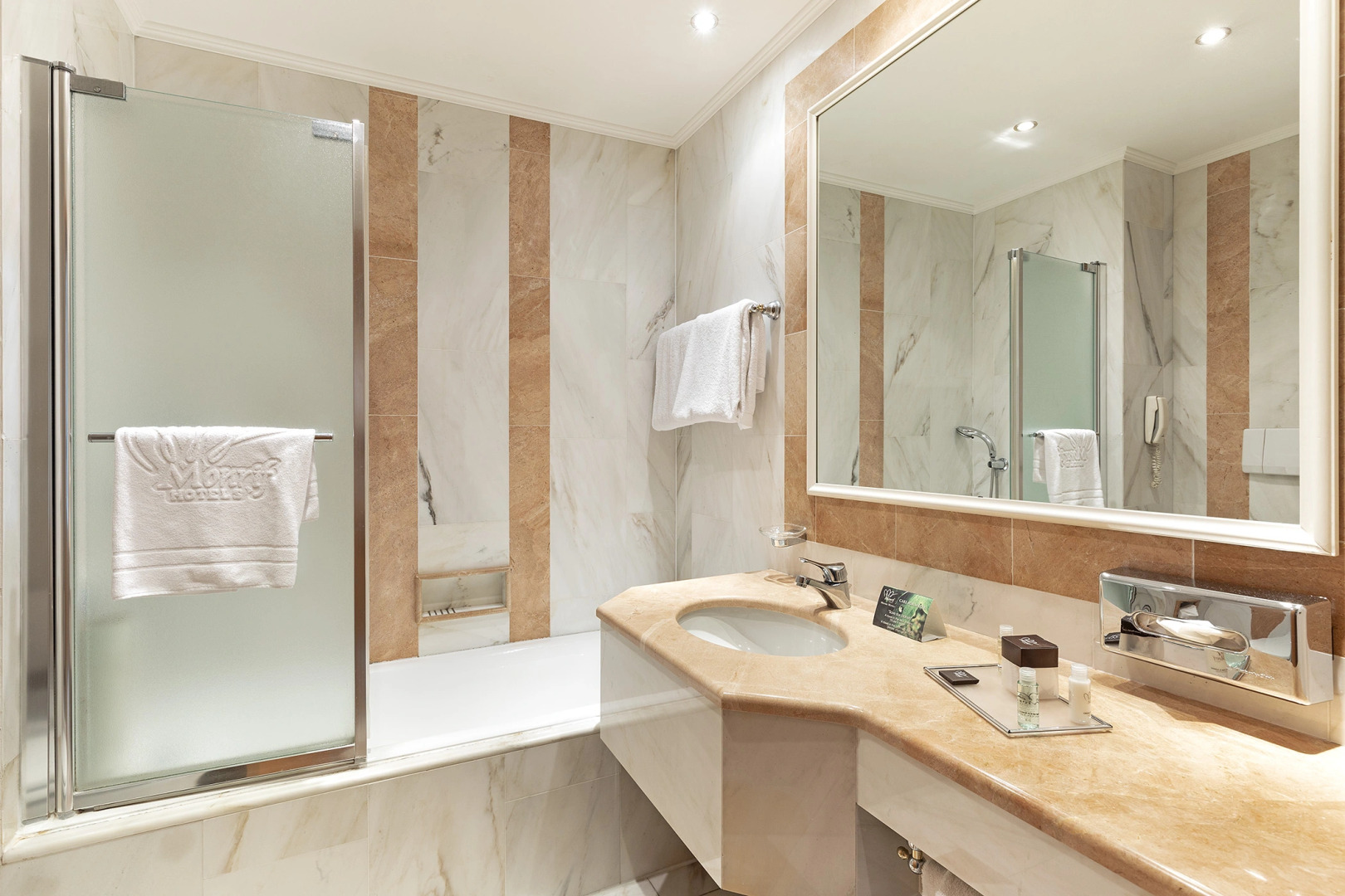 Отель Royal Garden