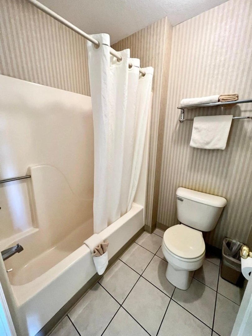 Court Plaza Inn & Suites