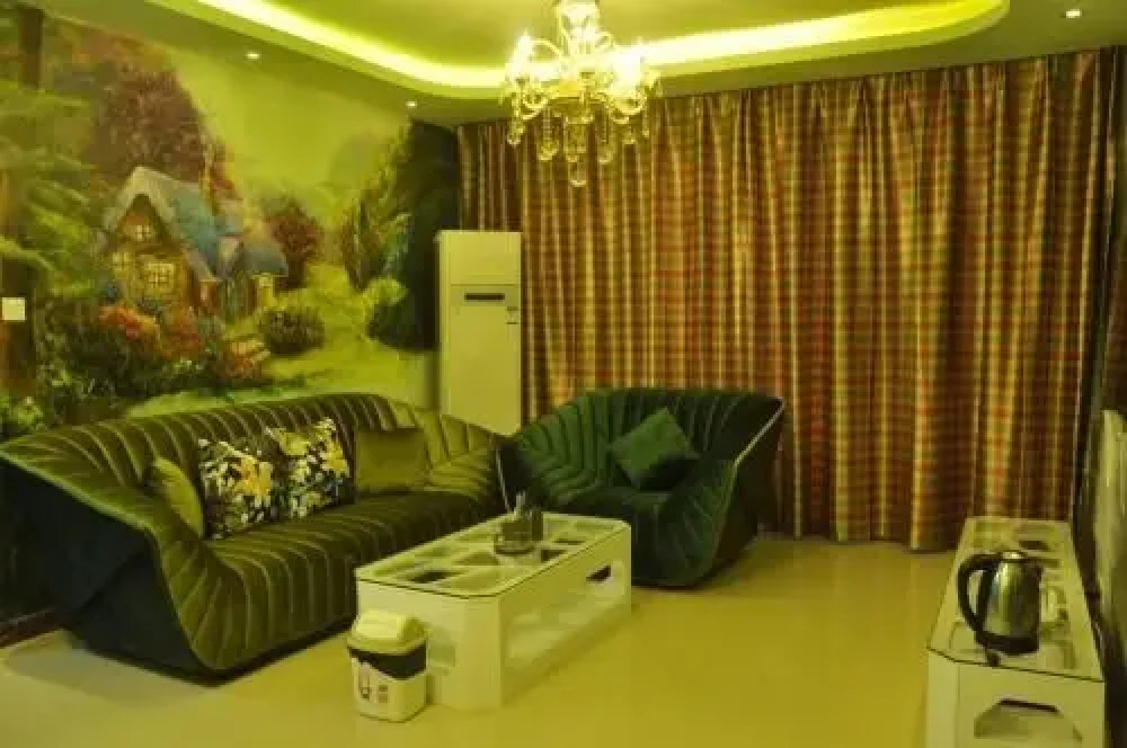 Huazhong Theme Apartment Hotel