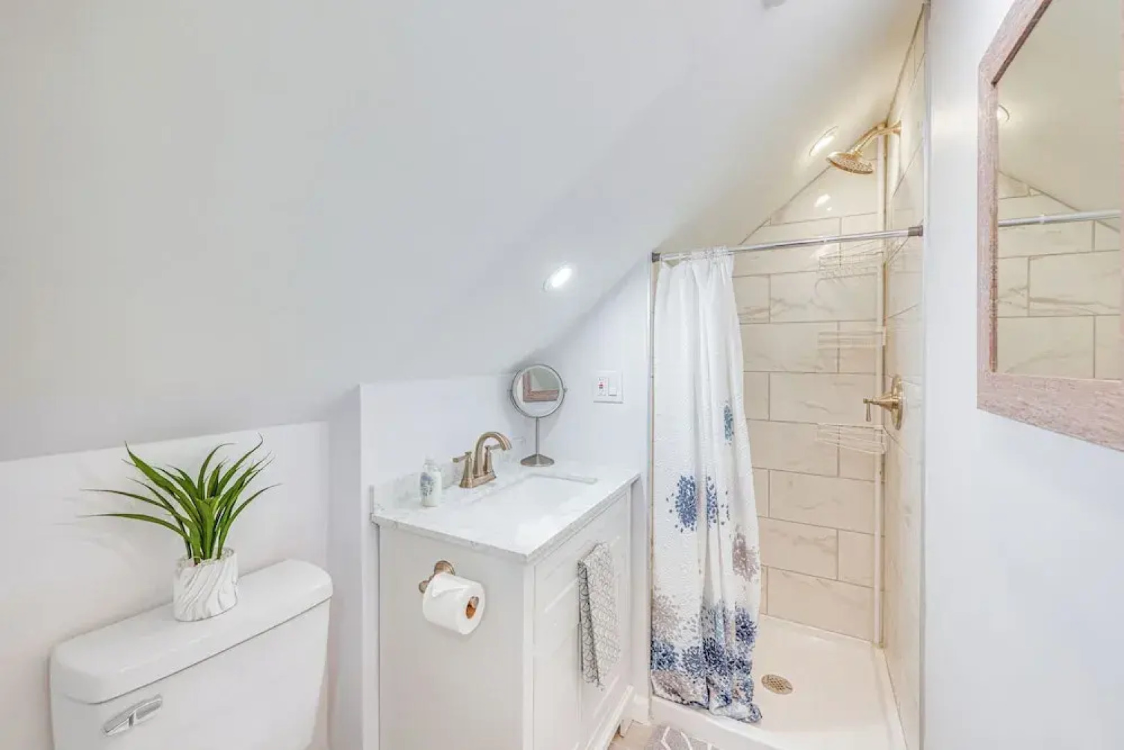 'the Maple Tree' Home: 14 Mi to Downtown Cleveland