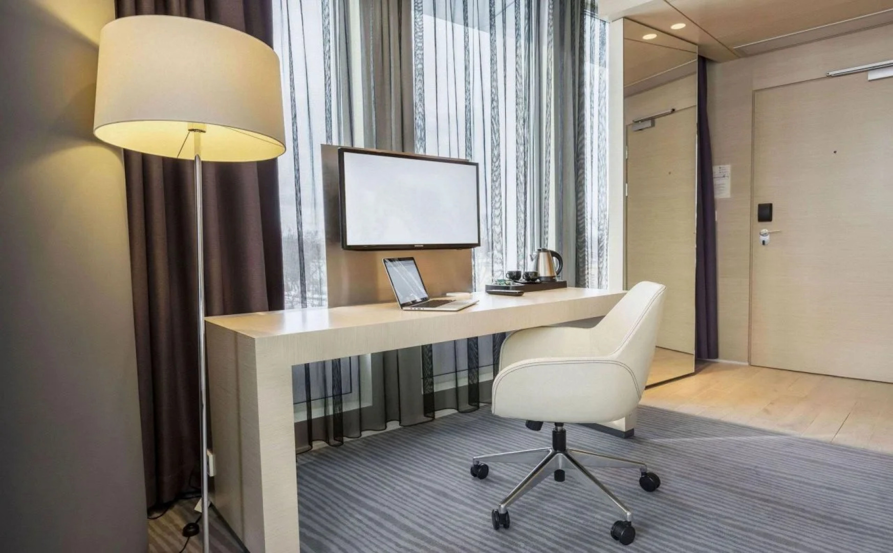 Sound Garden Hotel Airport