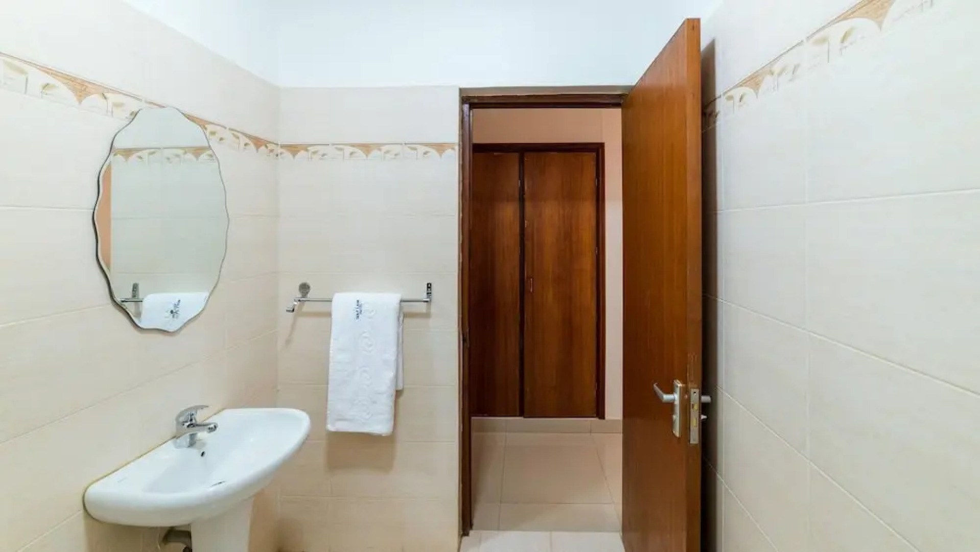 Trendy Deluxe Double Rooms In Masaka - 1