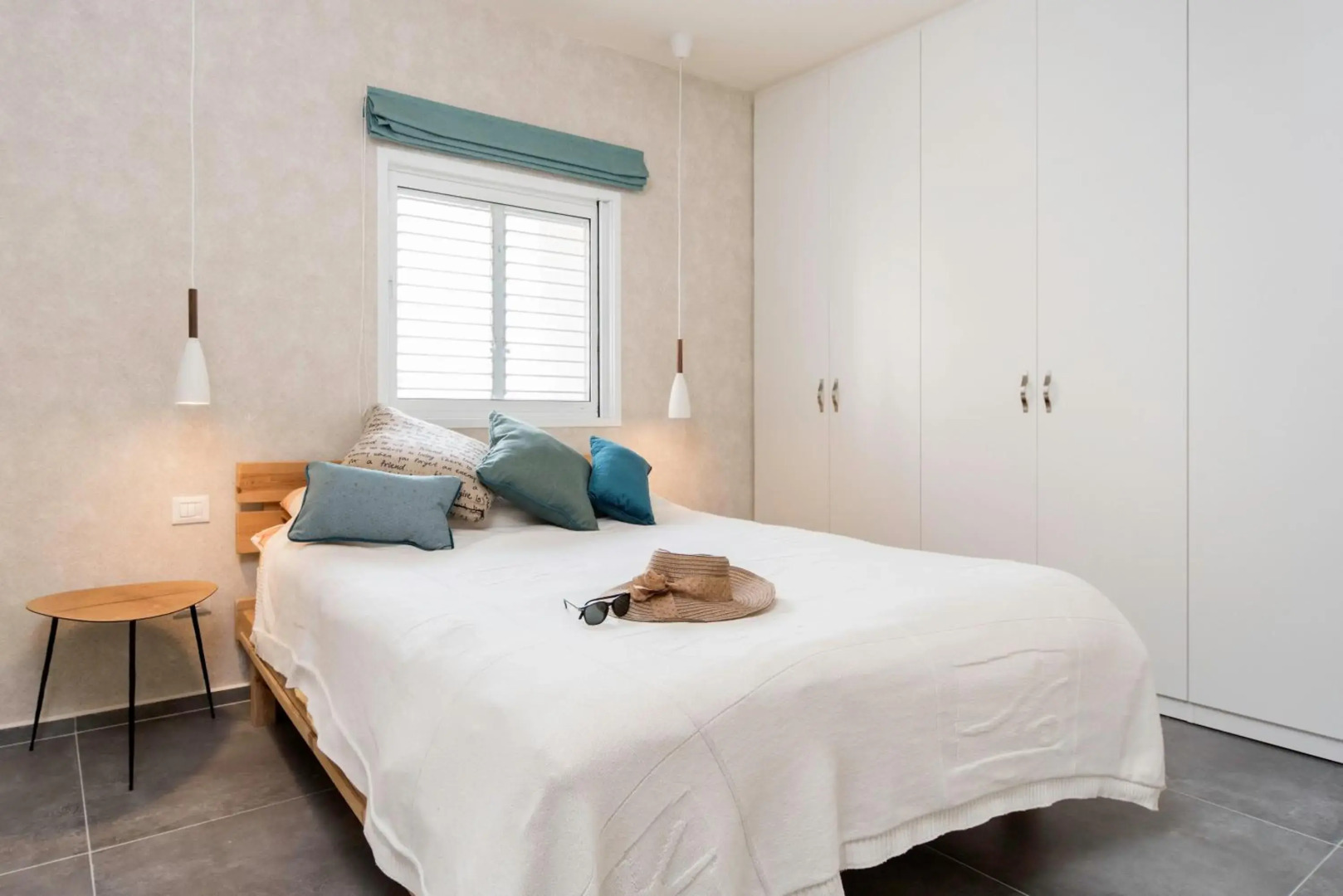 Nice 2Bd W/ Balcony and Private Parking by Sea N' Rent