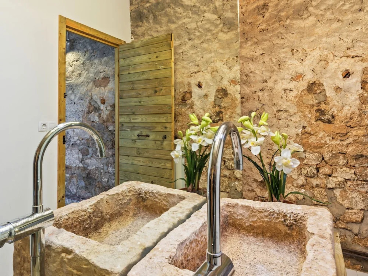 Rustic Cottage in Fraga With Private Garden