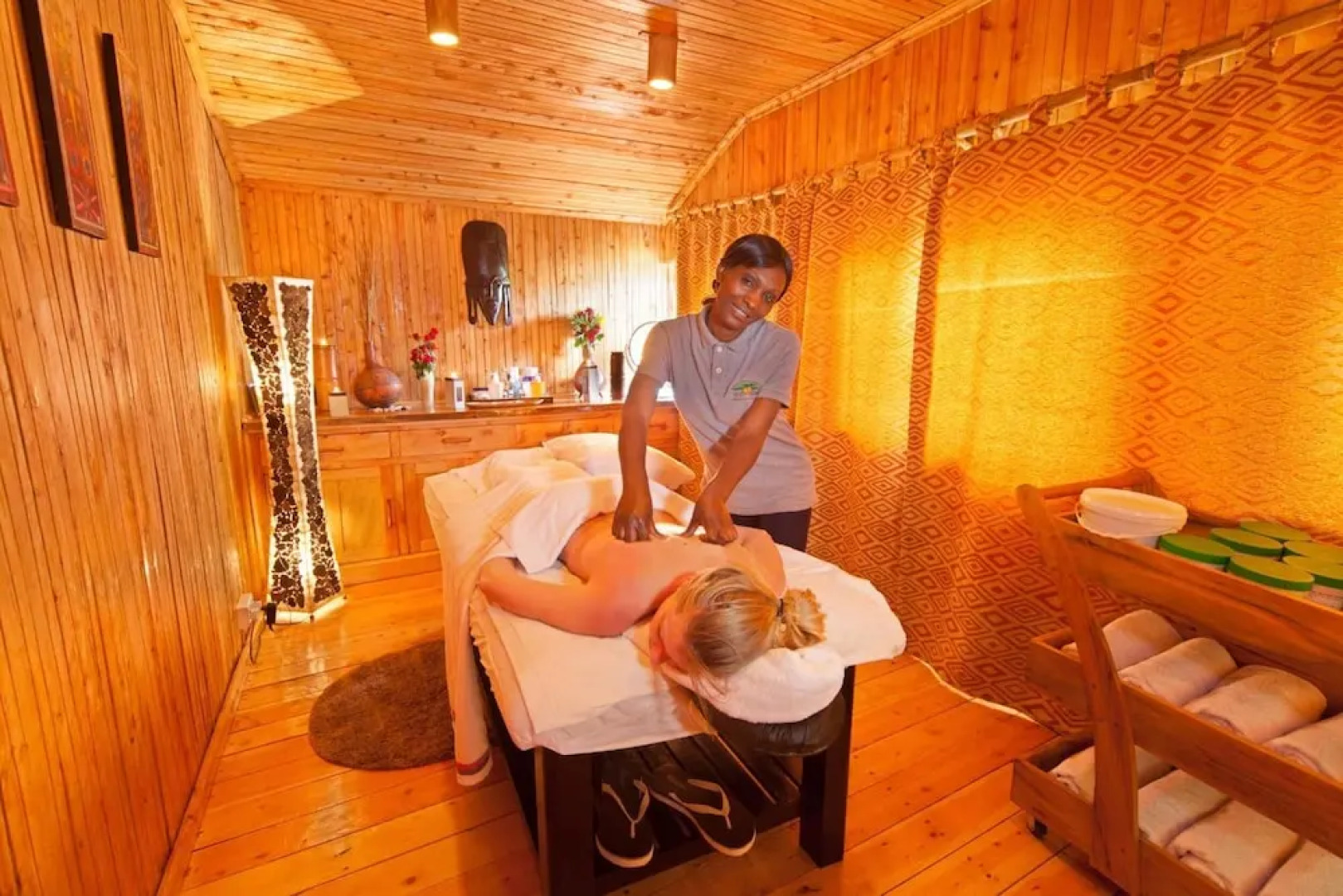 Rhino Watch safari Lodge