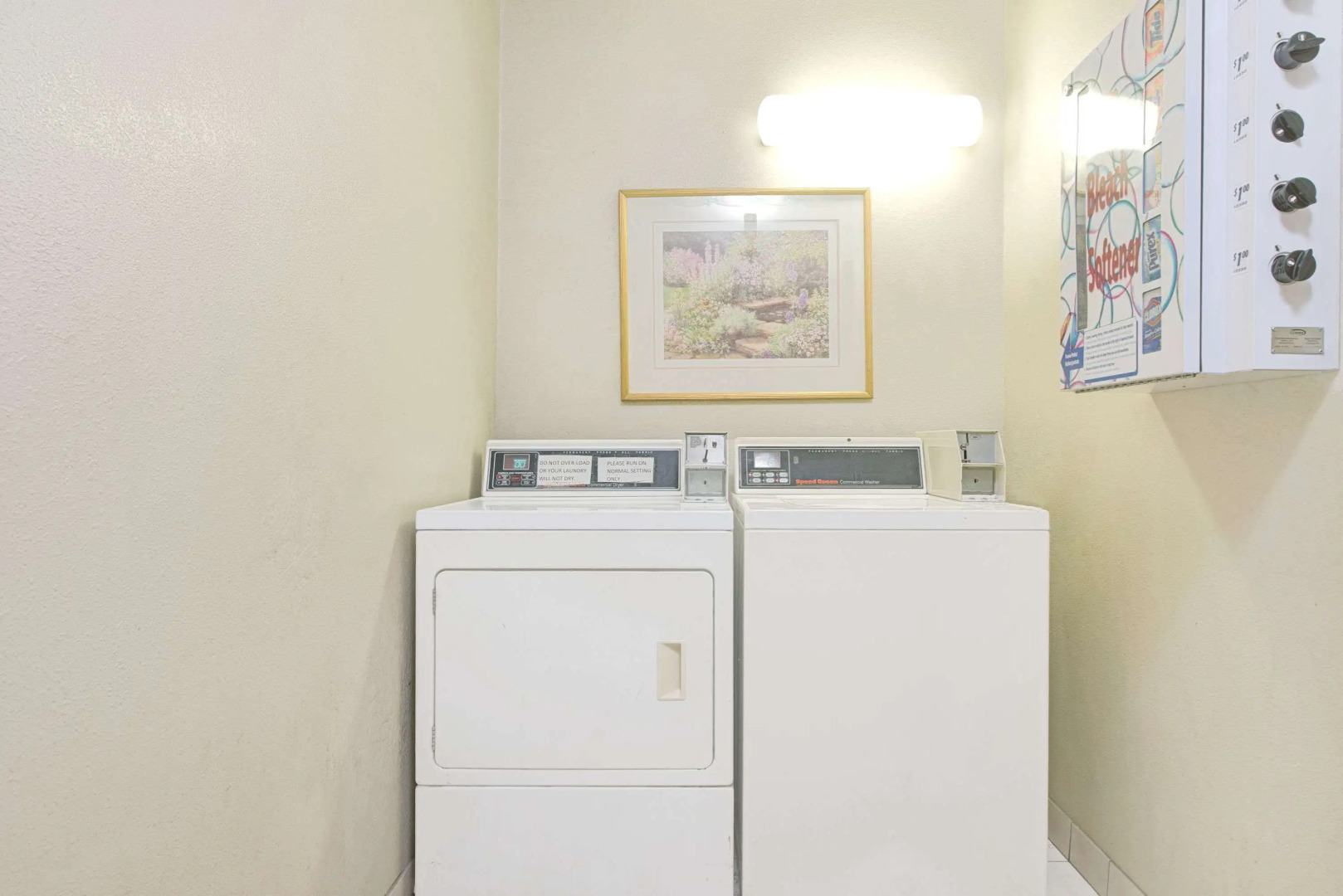 Super 8 by Wyndham Pontoon Beach IL/St. Louis MO Area