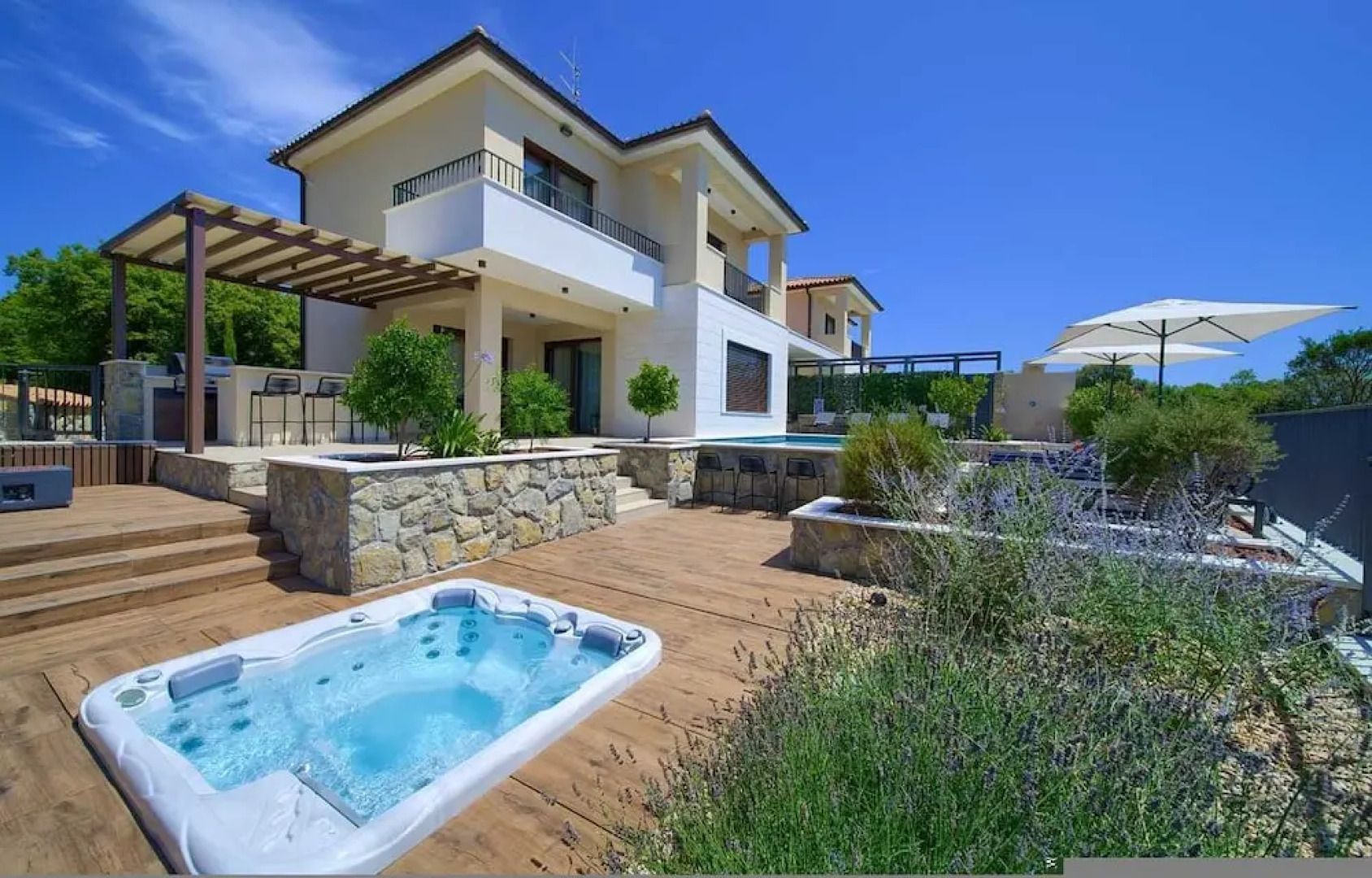 Villa Lady With Heated Pool Jacuzzi and Sauna