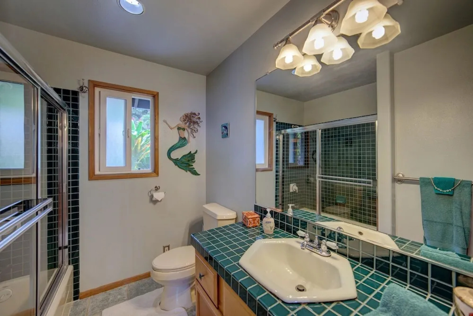 Hale Hamakua 3 Bedroom Home by RedAwning