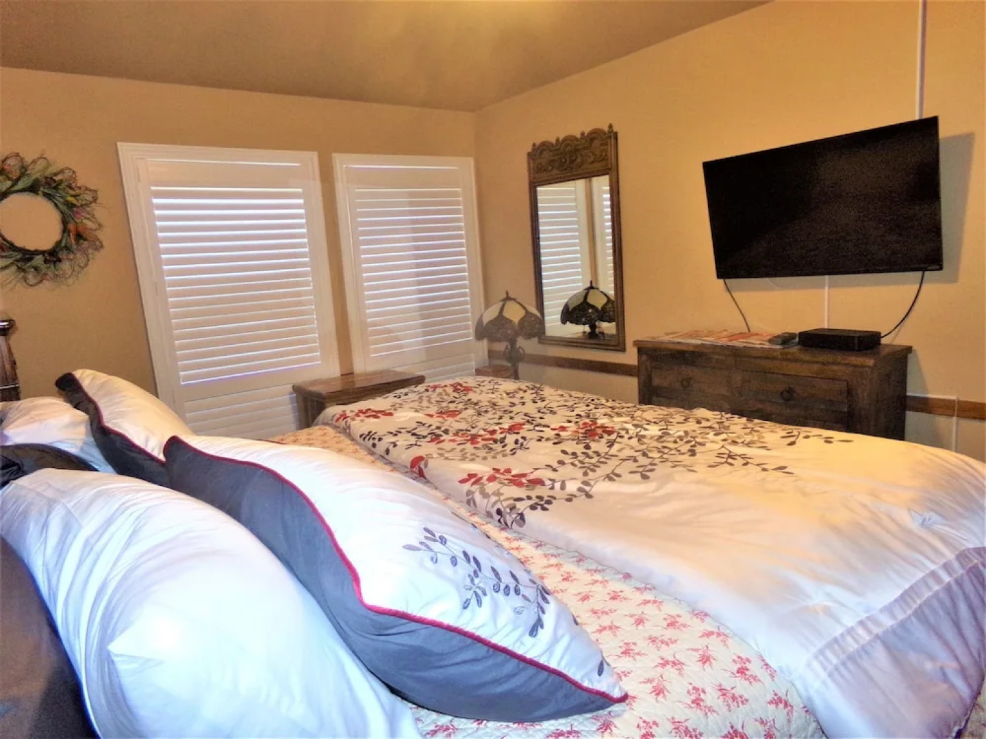 Lake Cliffe 1 Bed 1 Bath Views