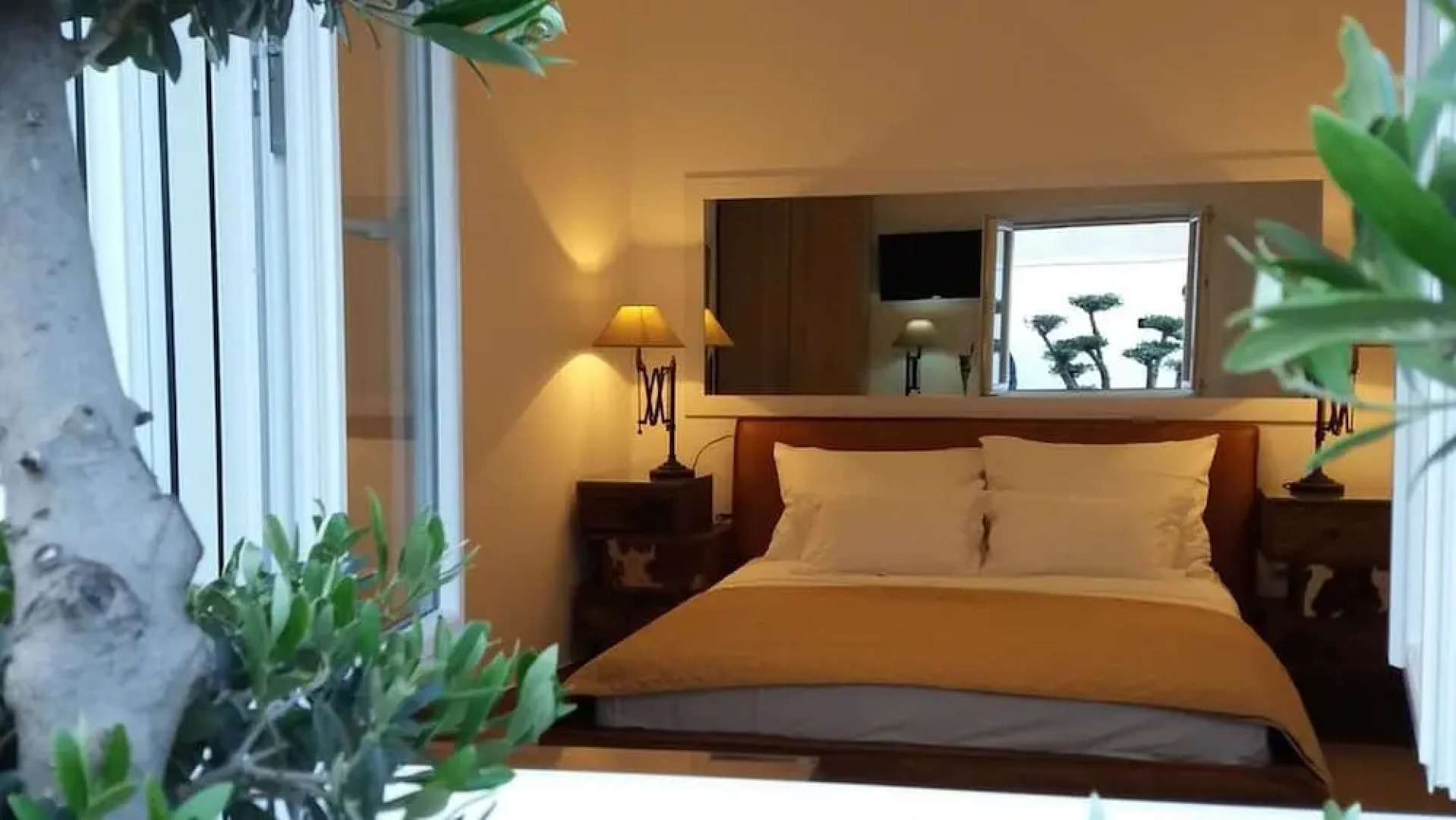 Downtown Luxury Suites