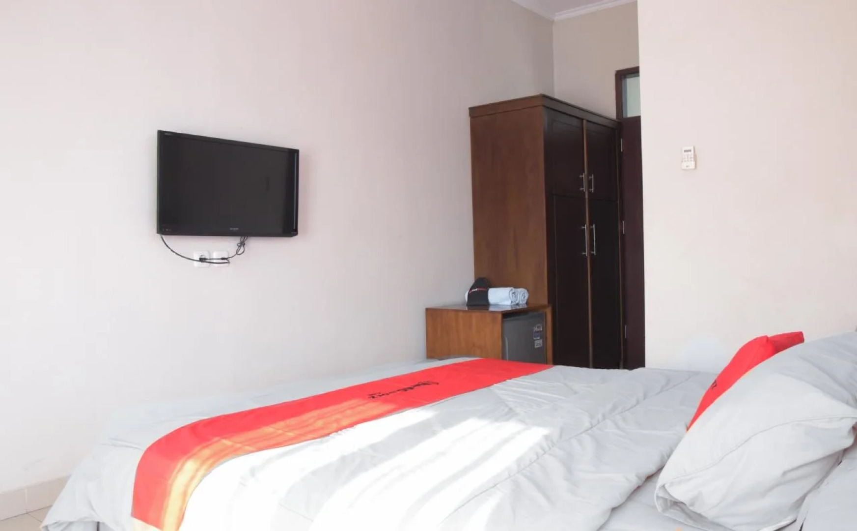 Kutilang Syariah Guest House by RedDoorz