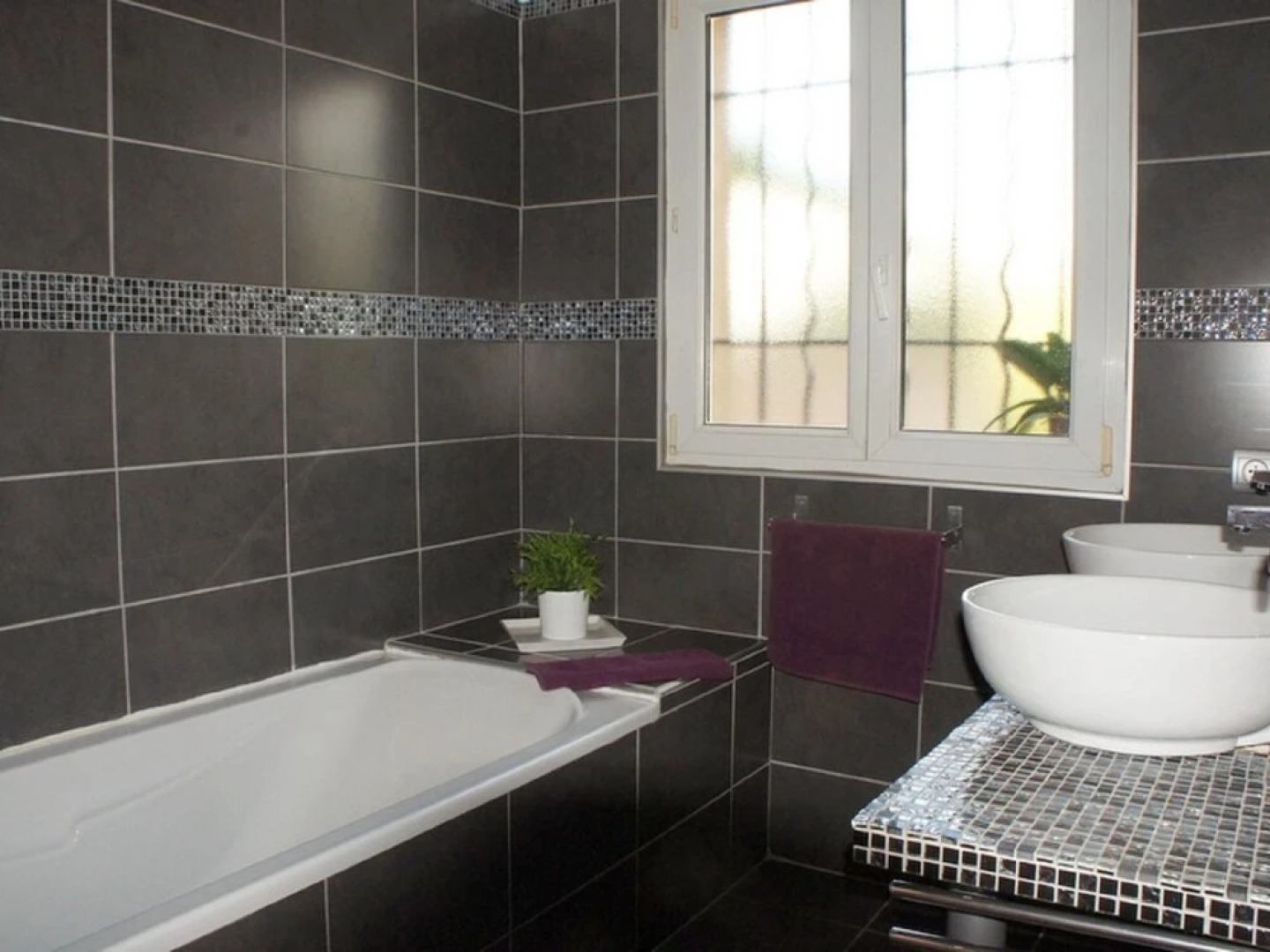 Cozy Villa in Roquemaure France With Private Swimming Pool