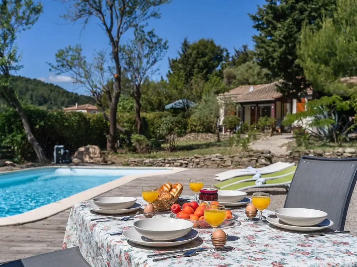 Huge Villa in Montbrun-des-corbières With Swimming Pool