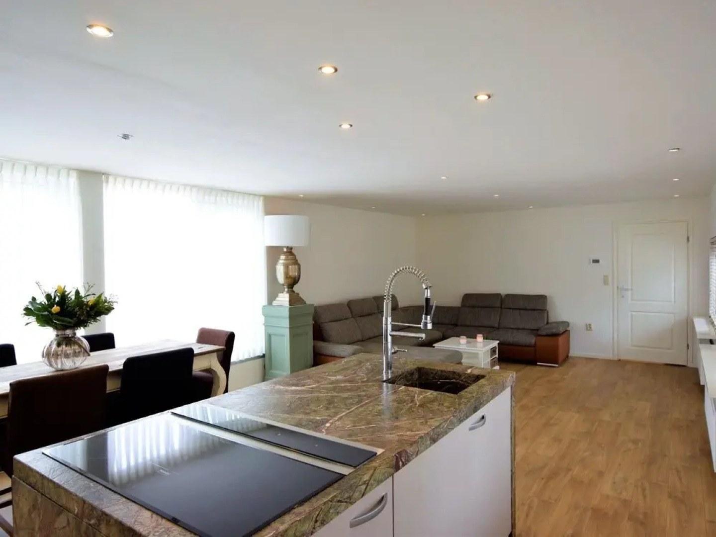 Beautiful Houseboat With Terrace, Jacuzzi