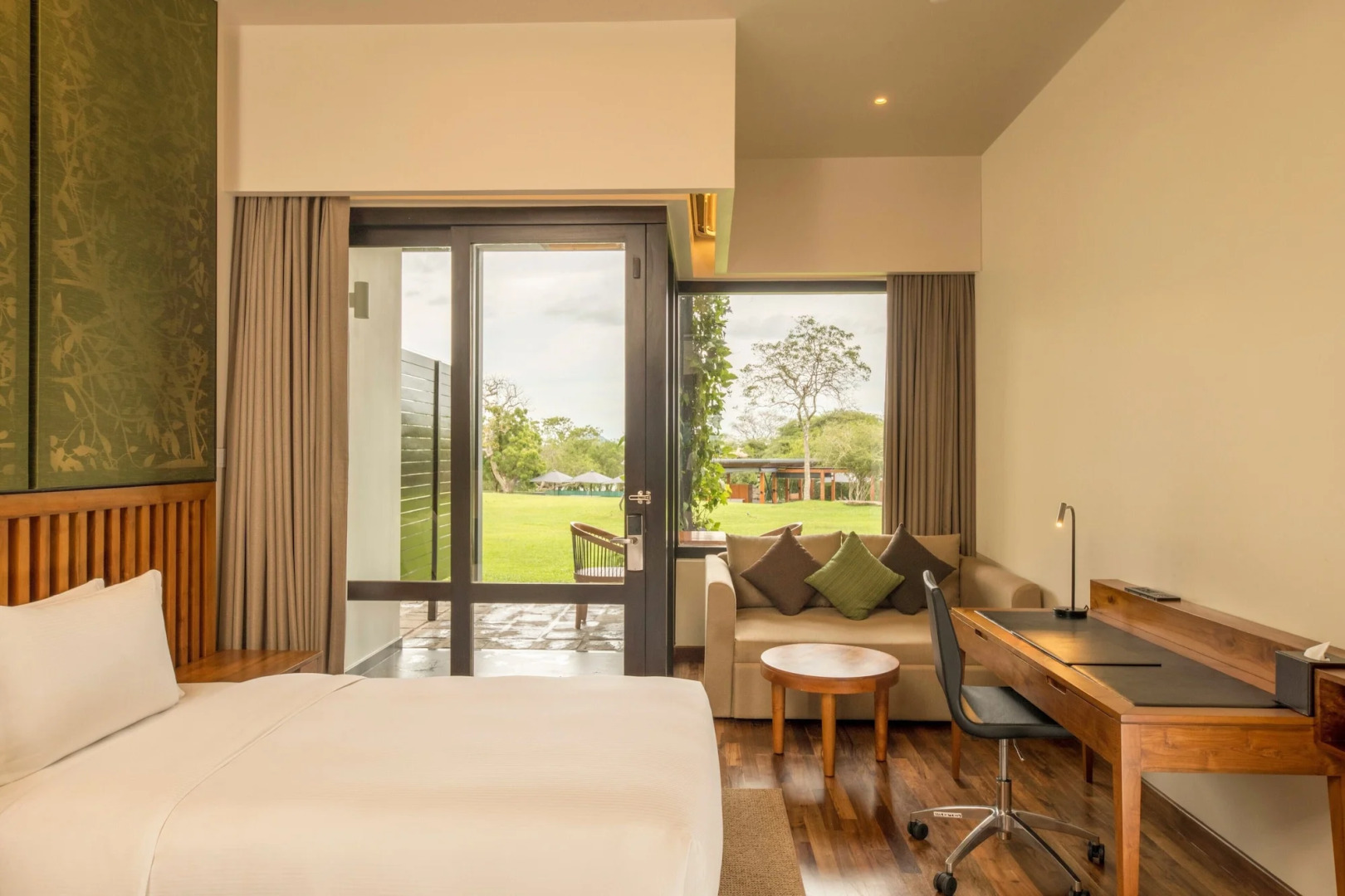 DoubleTree by Hilton Weerawila Rajawarna Resort