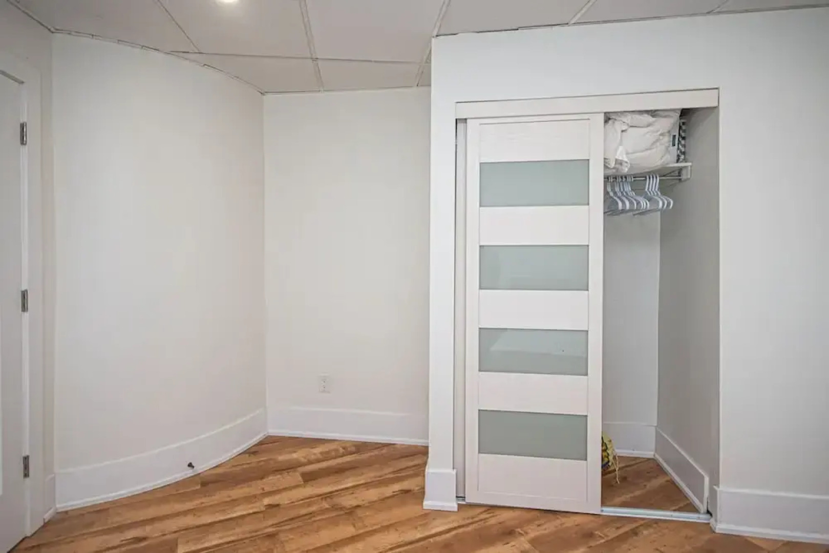 Lakeside 4BR Cottage in Bailieboro w BBQ Grill