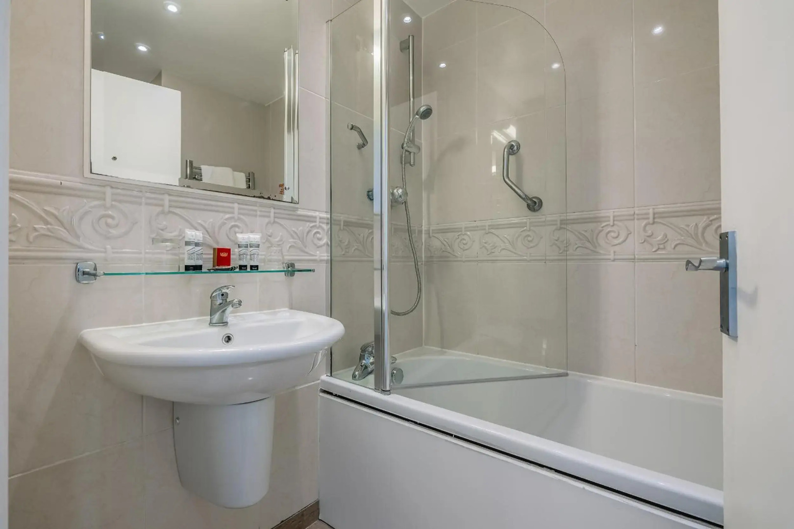 Muthu Westcliff Hotel (Near London Southend Airport)