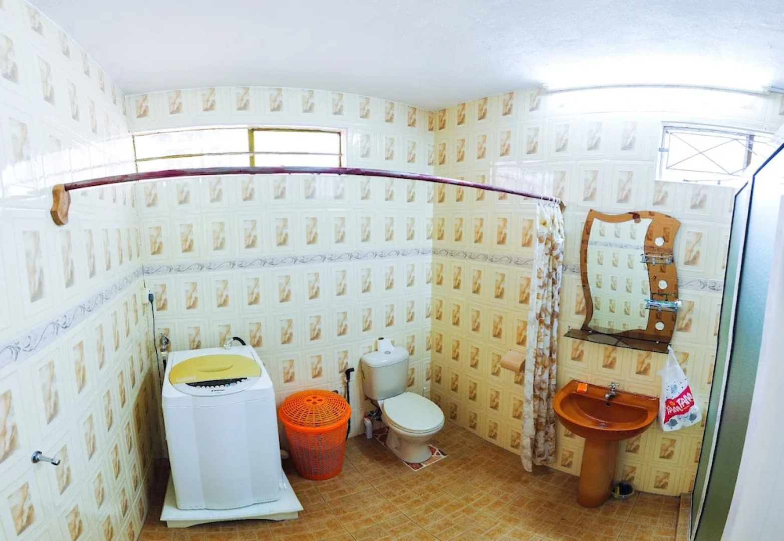 Charming 2-bed House in Chemin Grenier