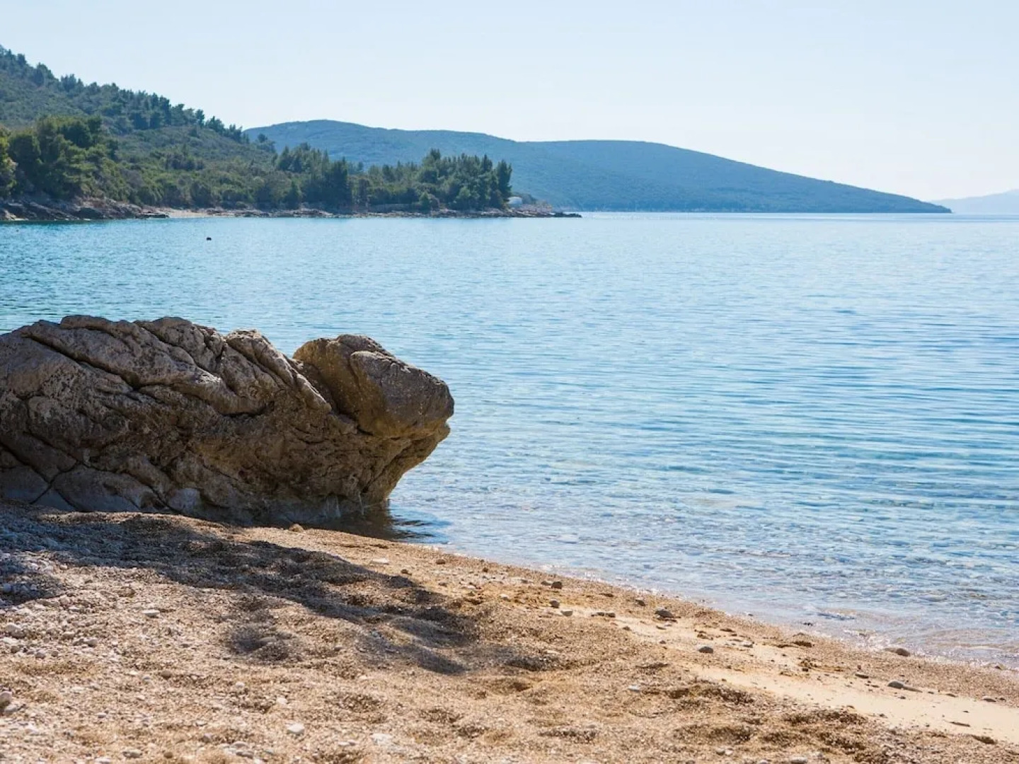 Villa in Cres With Sea Views & Pool