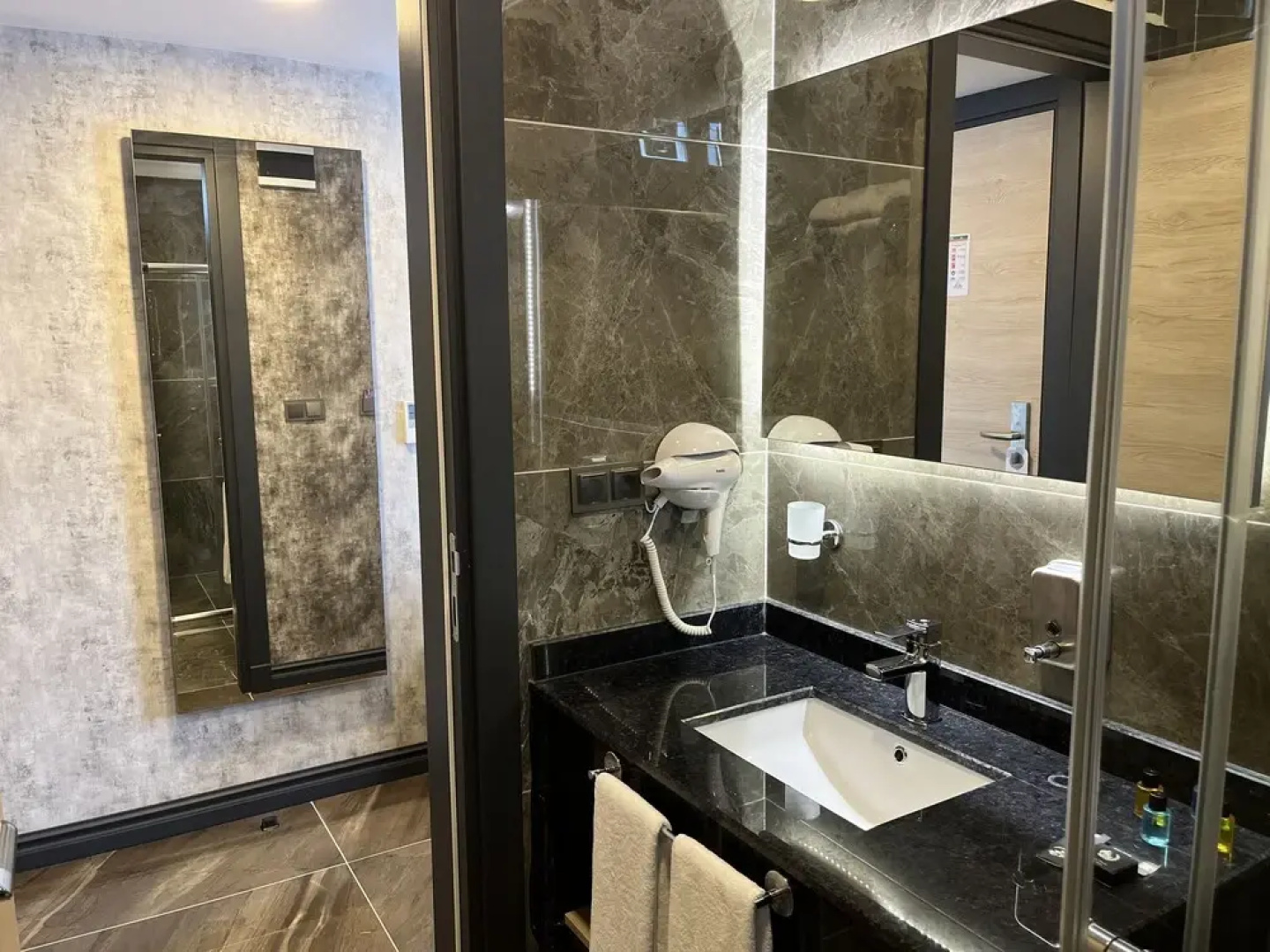 Avni Bey Otel