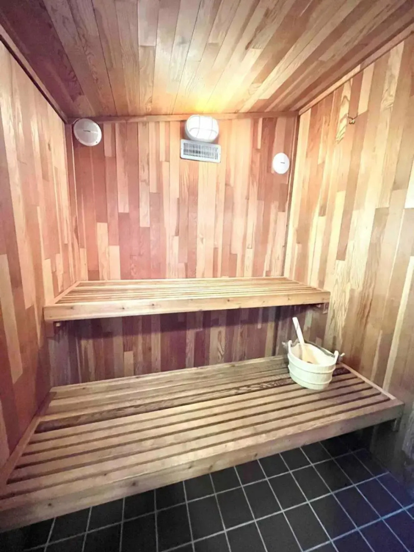 Olympic House: 3min from ONP w/ Sauna + Rec room