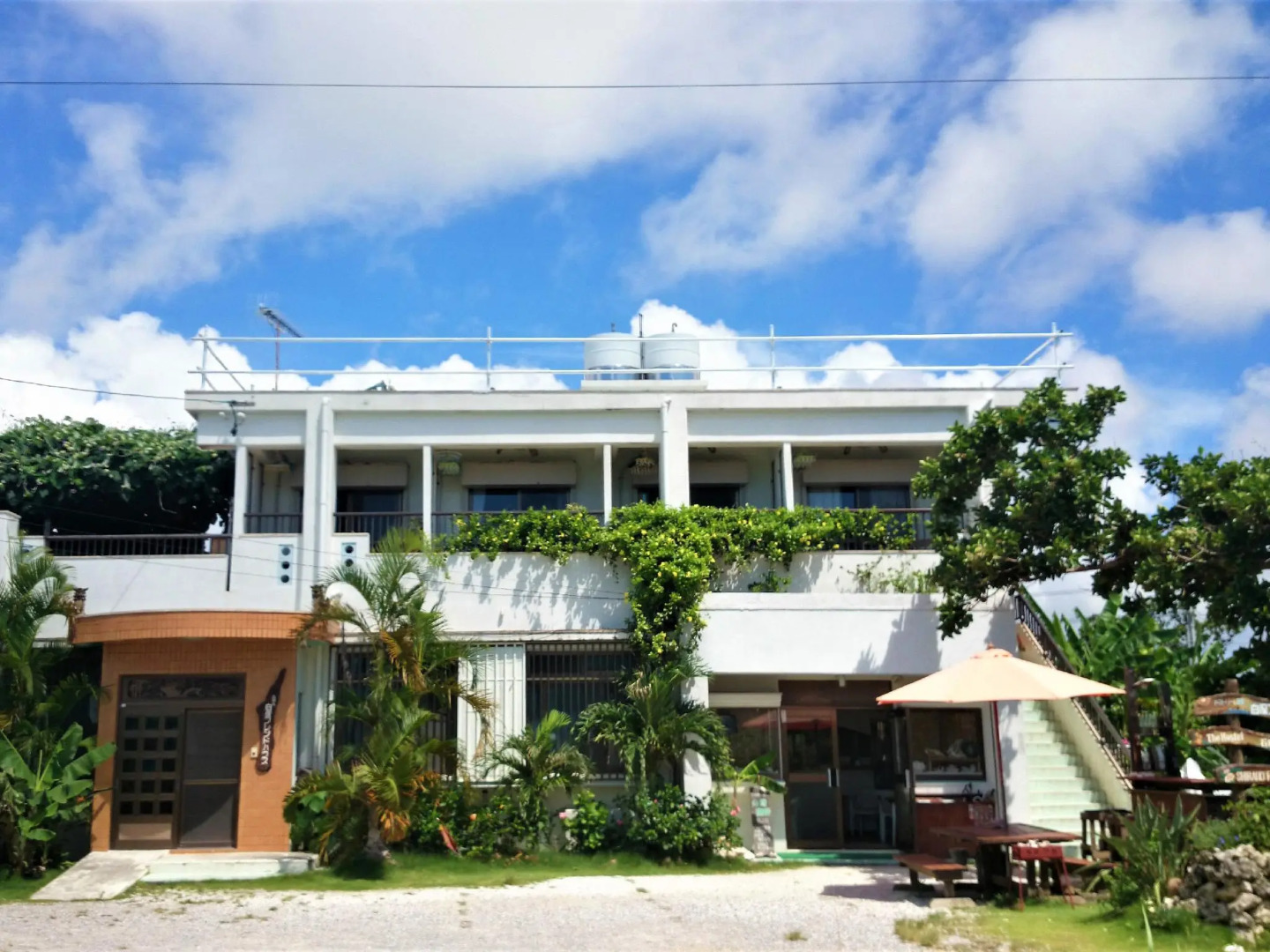 Shiraho Friends House