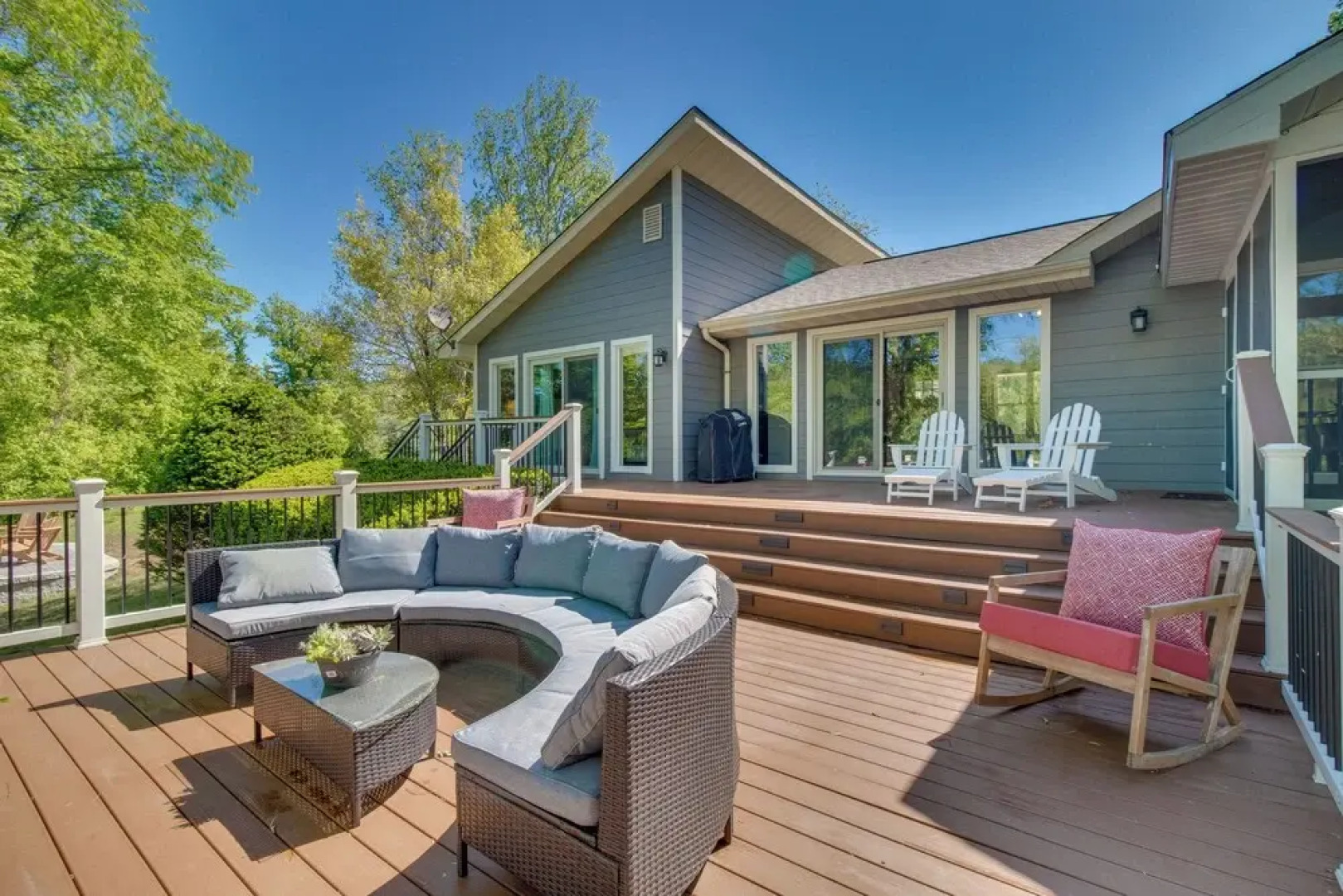 Fire Pit & Grill: Riverfront Home in Arkansas!