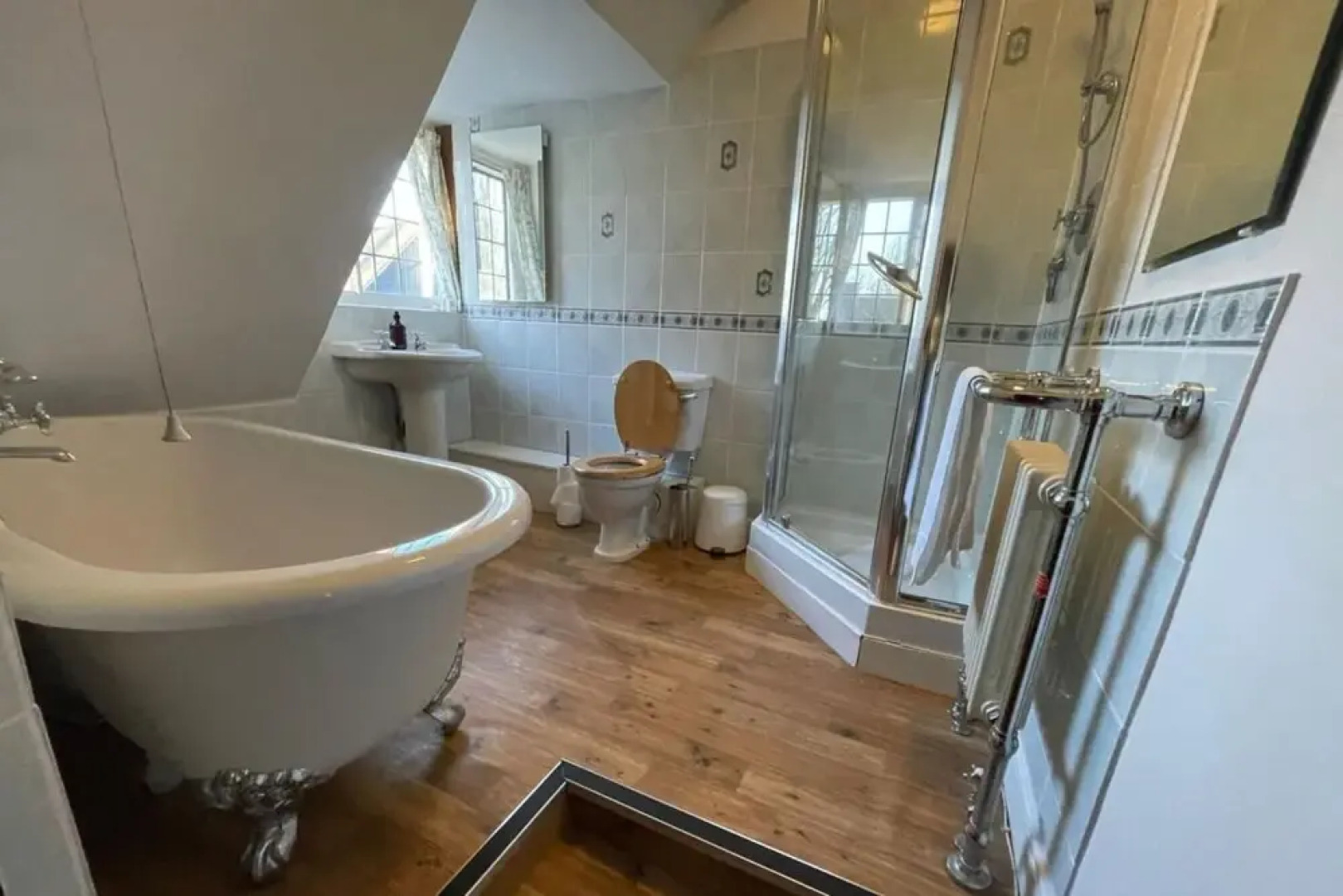 The Royal Retreat -elegant 7bdr With Garden