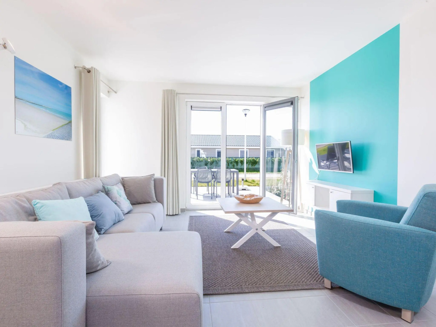 Modern Holiday Home, Near the Sea