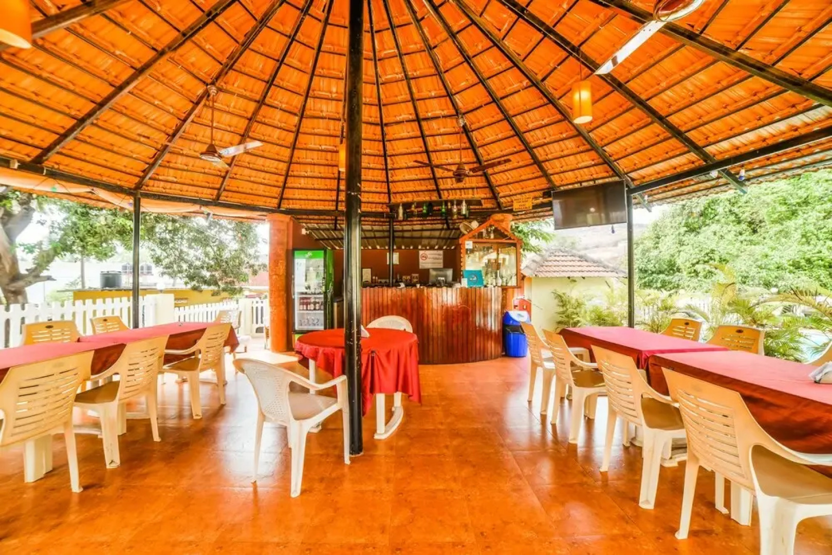 FabHotel Arpora Lakeview