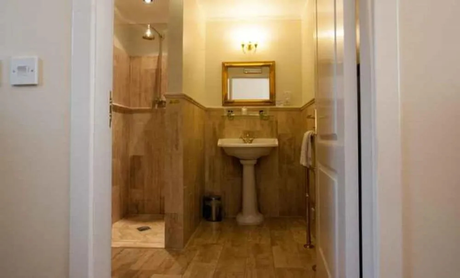 Glenmoriston Arms Hotel