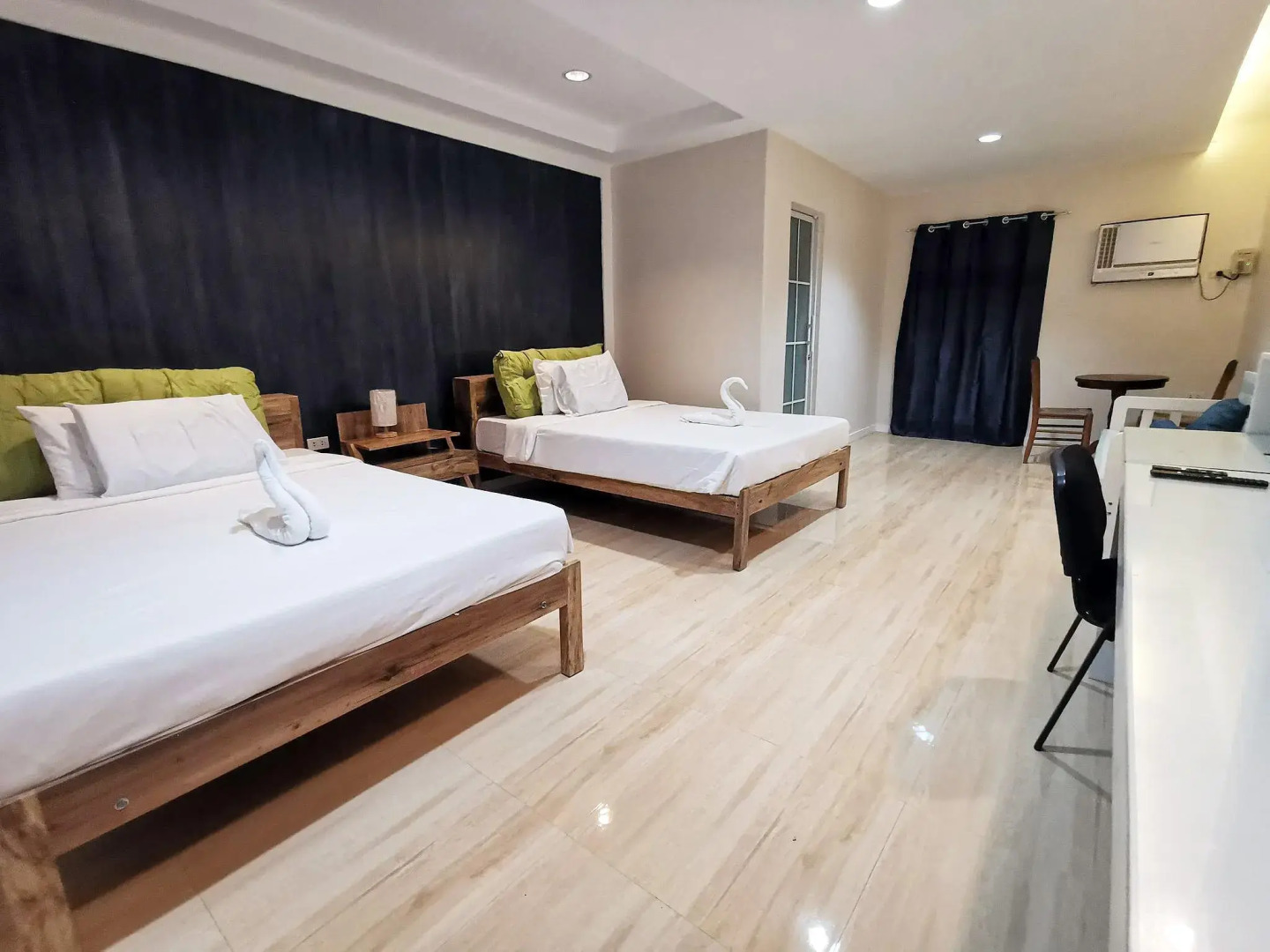 Pescadores Seaview Suites Moalboal