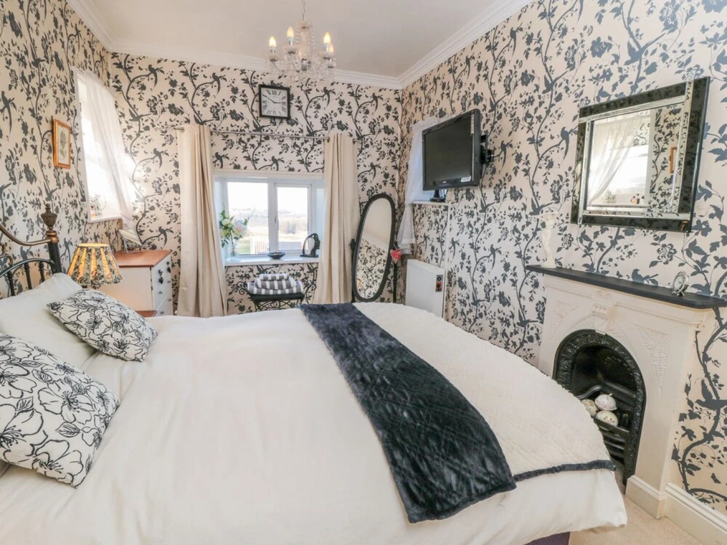 Apartment 7, Sneaton Hall