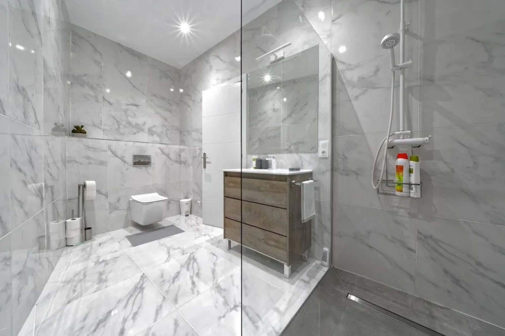 CASA VERDE Comfortable Air-Conditioned