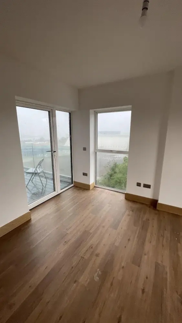 Exquisite Riverside Living in a Stunning Flat